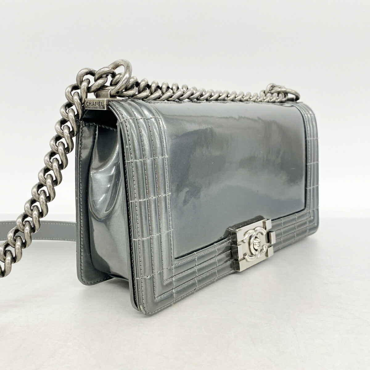 Chanel Gray Patent Leather Shoulder Bag (Pre-Owned)