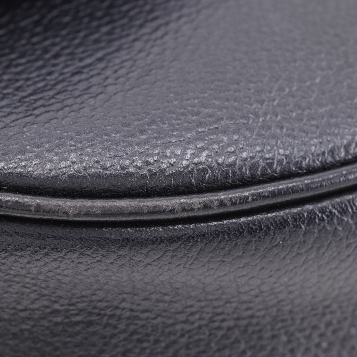 Yves Saint Laurent Black Leather Shoulder Bag (Pre-Owned)