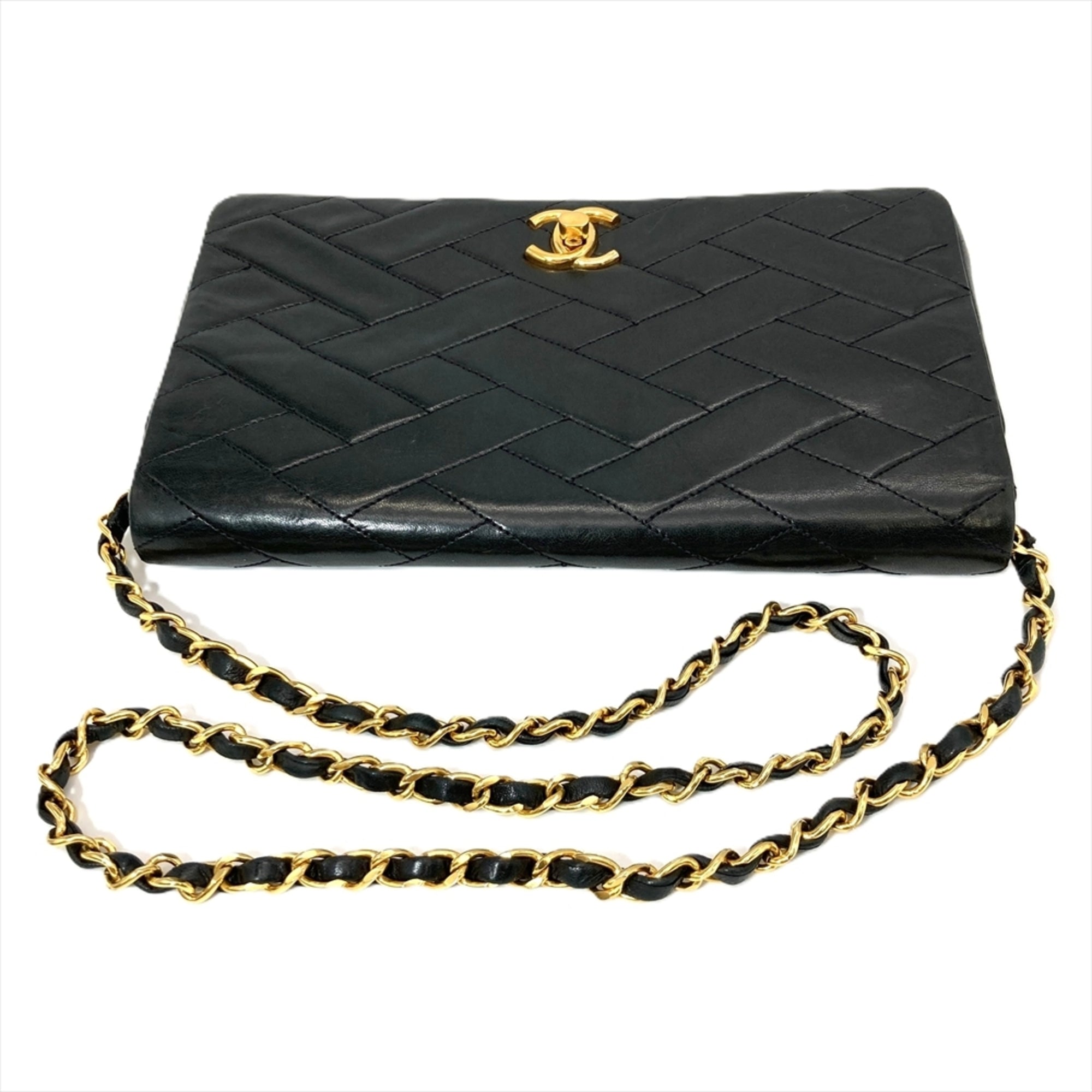 Chanel Black Leather Shoulder Bag (Pre-Owned)