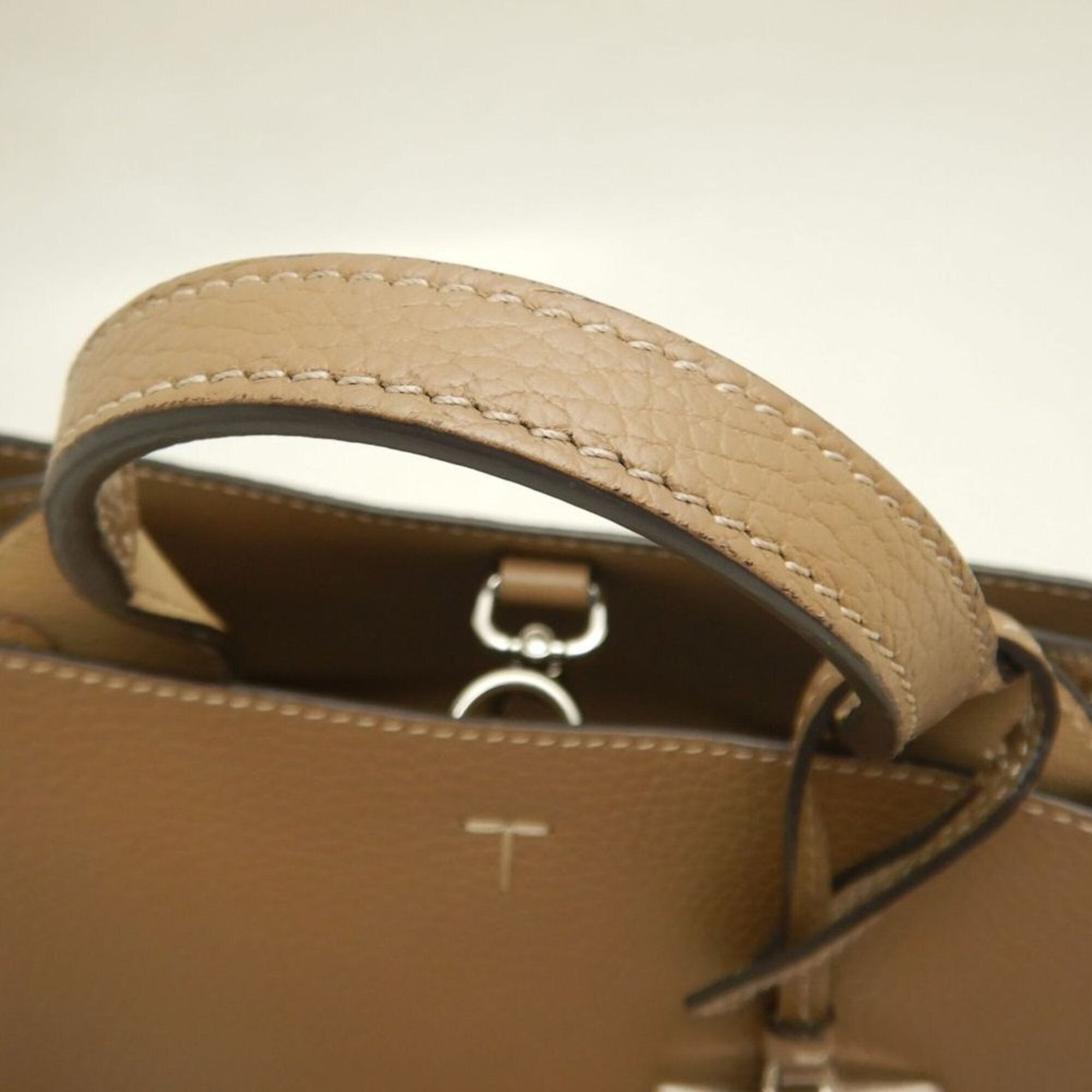 Tod's Brown Leather Handbag (Pre-Owned)