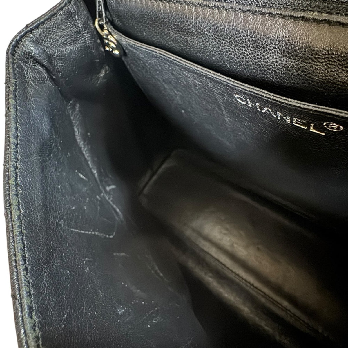 Chanel Matelasse Black Grained Calfskin Handbag (Pre-Owned)