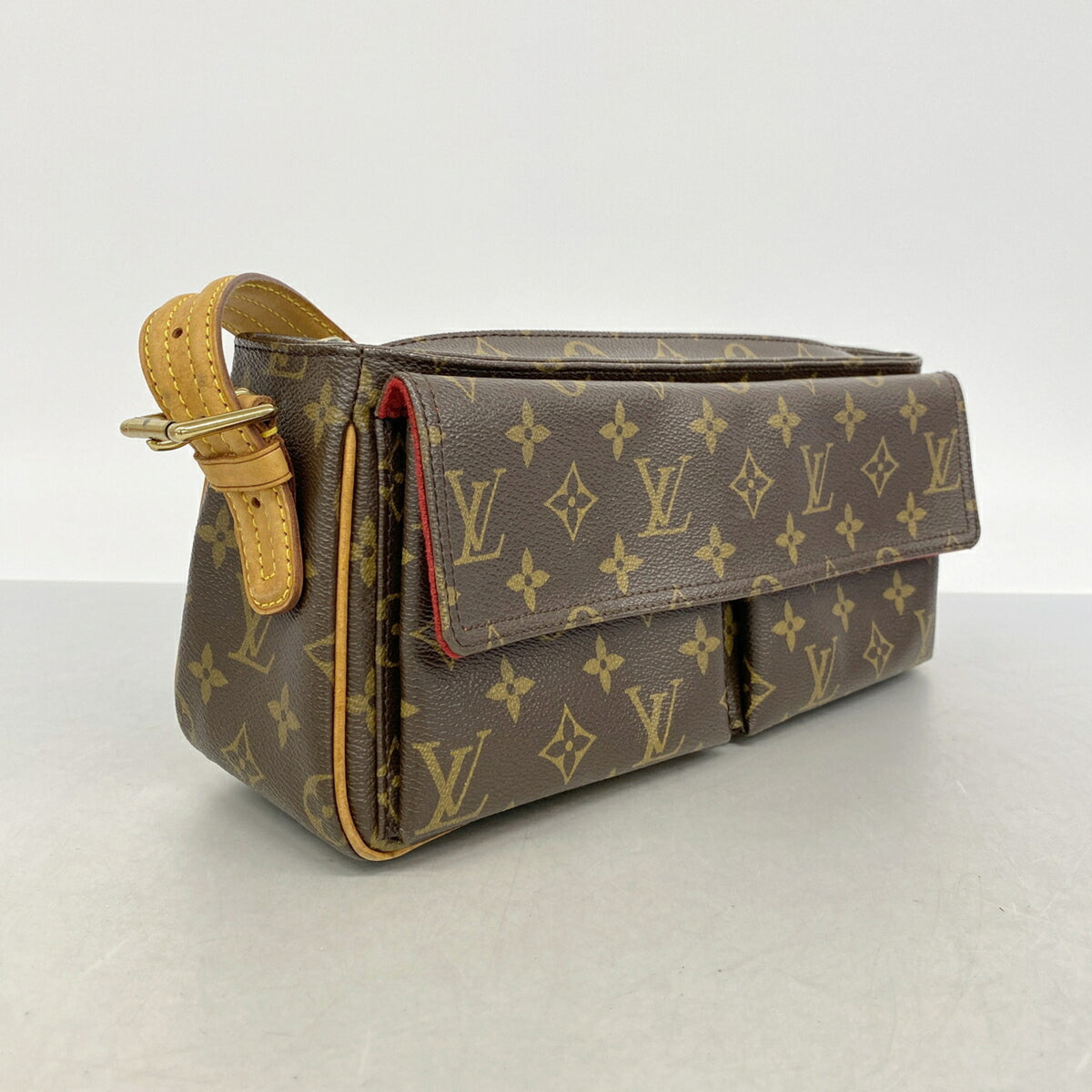 Louis Vuitton Brown Shoulder Bag (Pre-Owned)