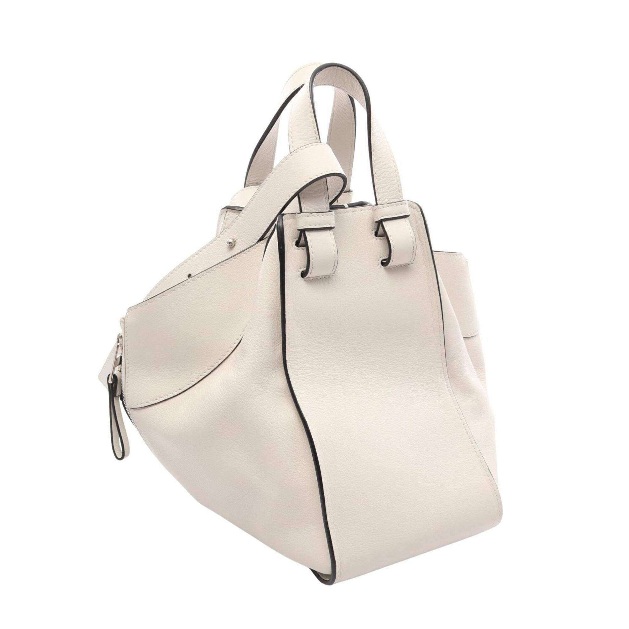 Loewe White Leather Handbag (Pre-Owned)
