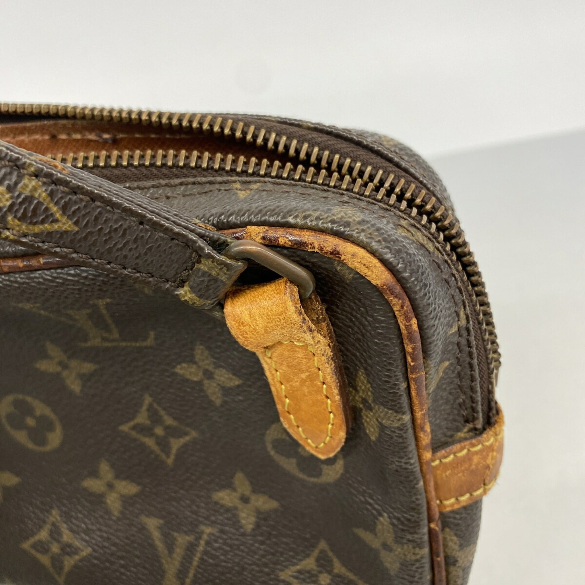 Louis Vuitton Brown Shoulder Bag (Pre-Owned)