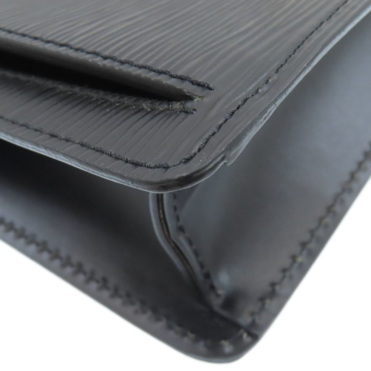 Louis Vuitton Noir Epi Leather Clutch Bag Pochette (Pre-Owned)