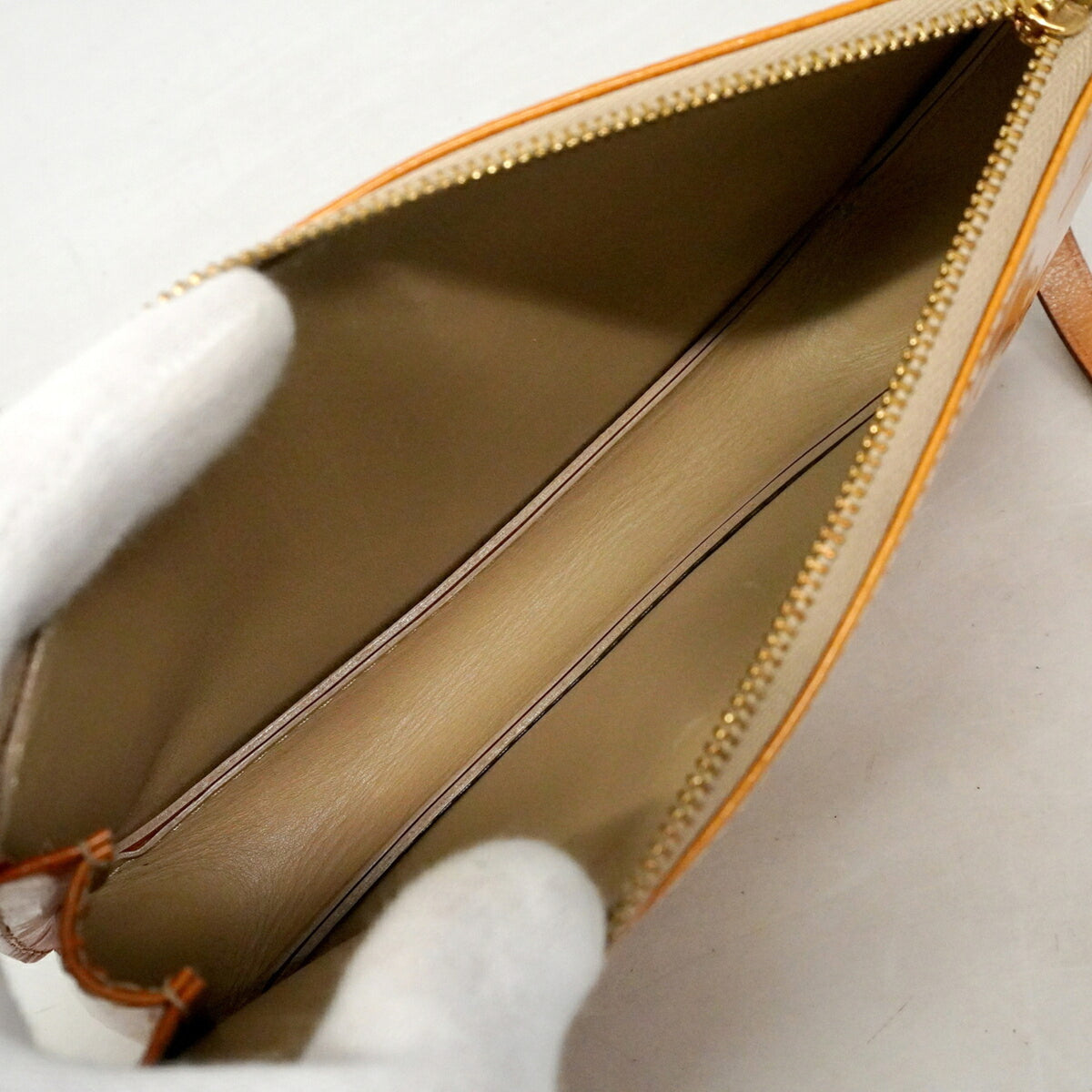 Louis Vuitton Beige Pouch (Pre-Owned)