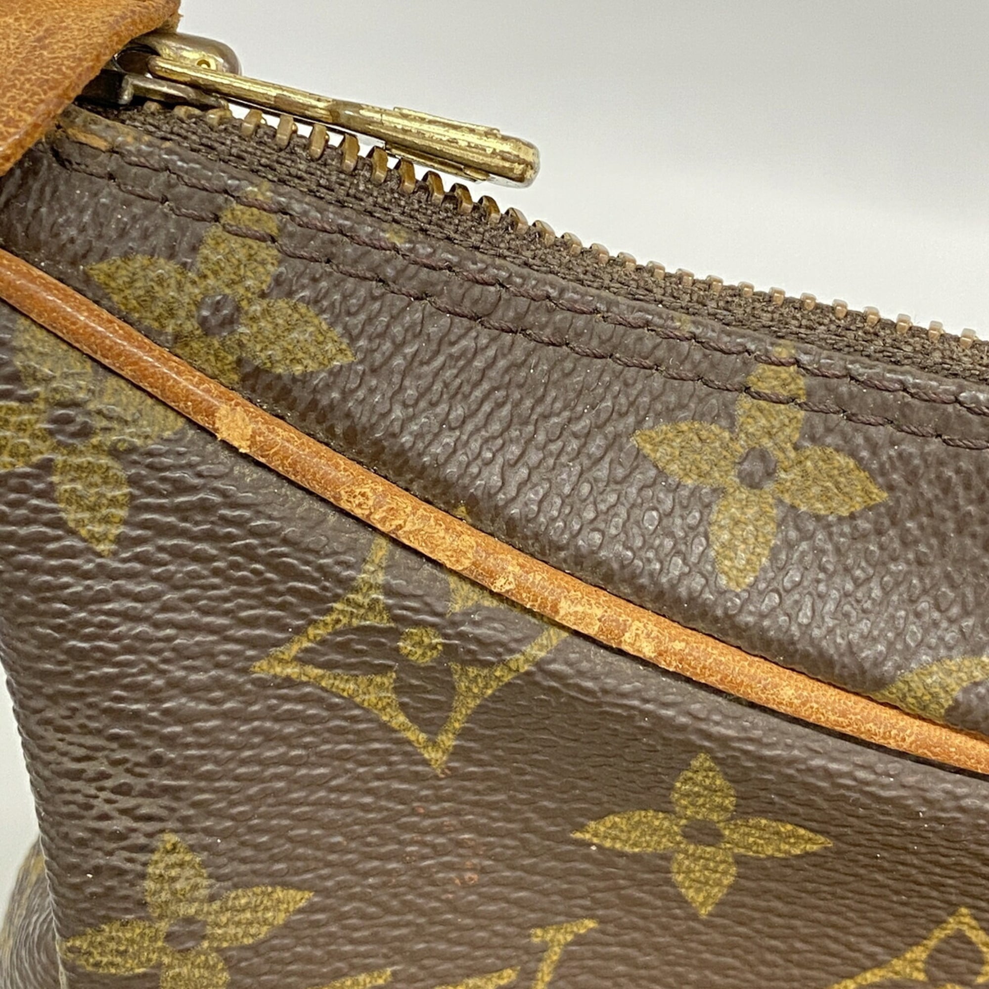 Louis Vuitton Brown Shoulder Bag (Pre-Owned)
