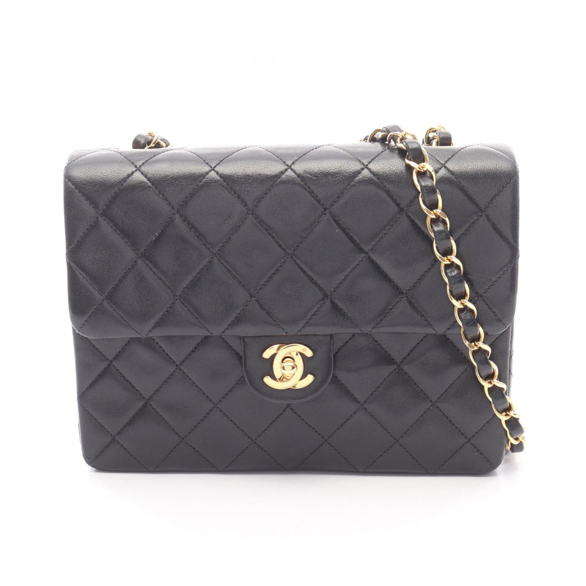 Chanel Black Leather Shoulder Bag (Pre-Owned)