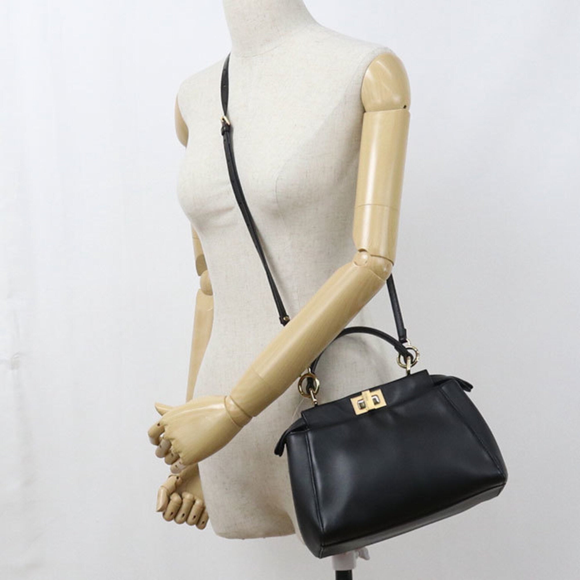 Fendi Black Leather Handbag (Pre-Owned)