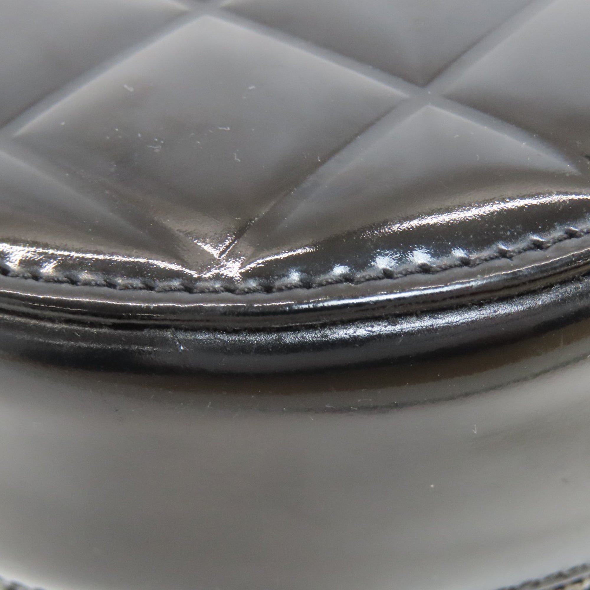 Chanel Black Leather Shoulder Bag (Pre-Owned)