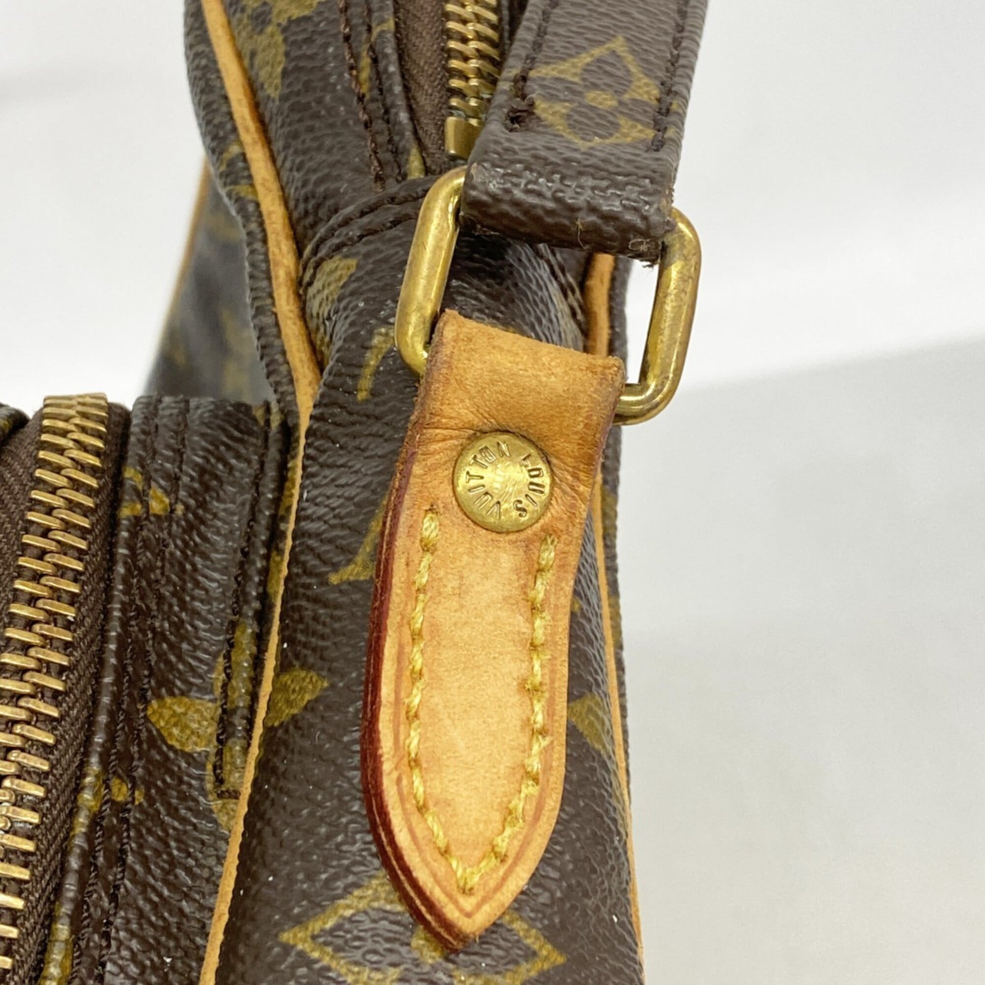 Louis Vuitton Brown Shoulder Bag (Pre-Owned)