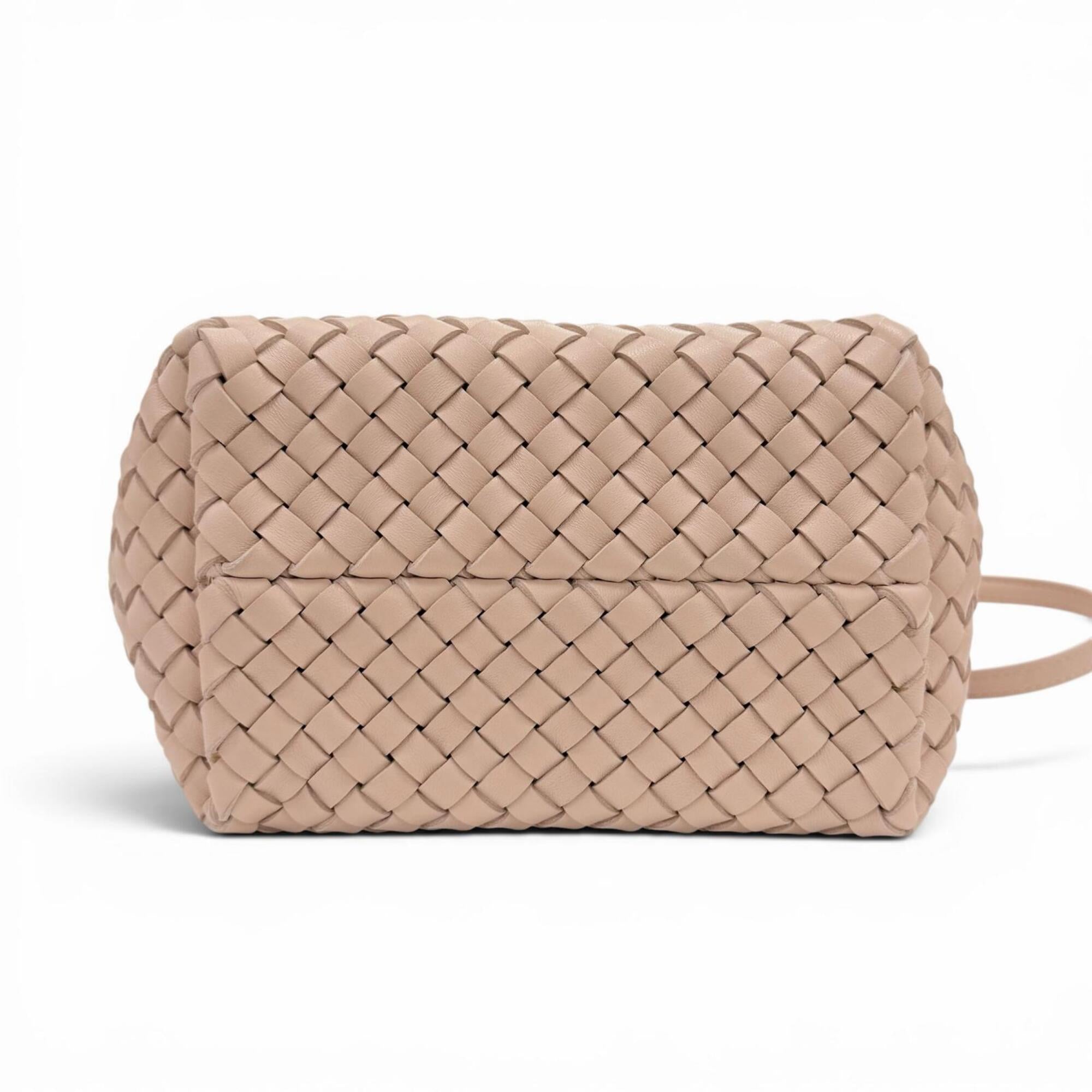 Bottega Veneta Pink Leather Pouch Shoulder Bag (Pre-Owned)