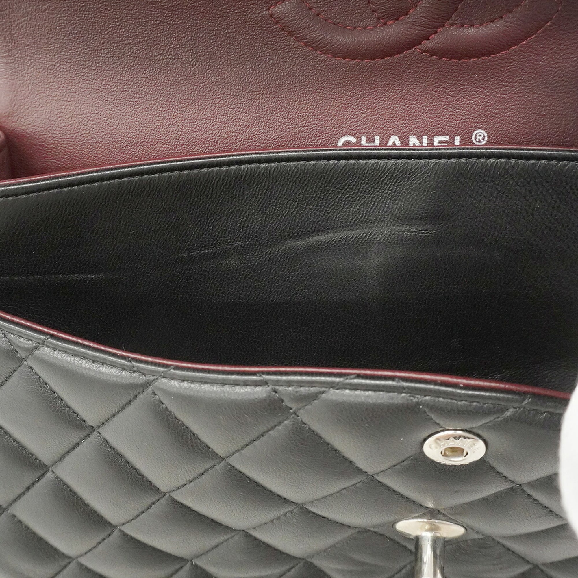 Chanel Black Leather Shoulder Bag (Pre-Owned)