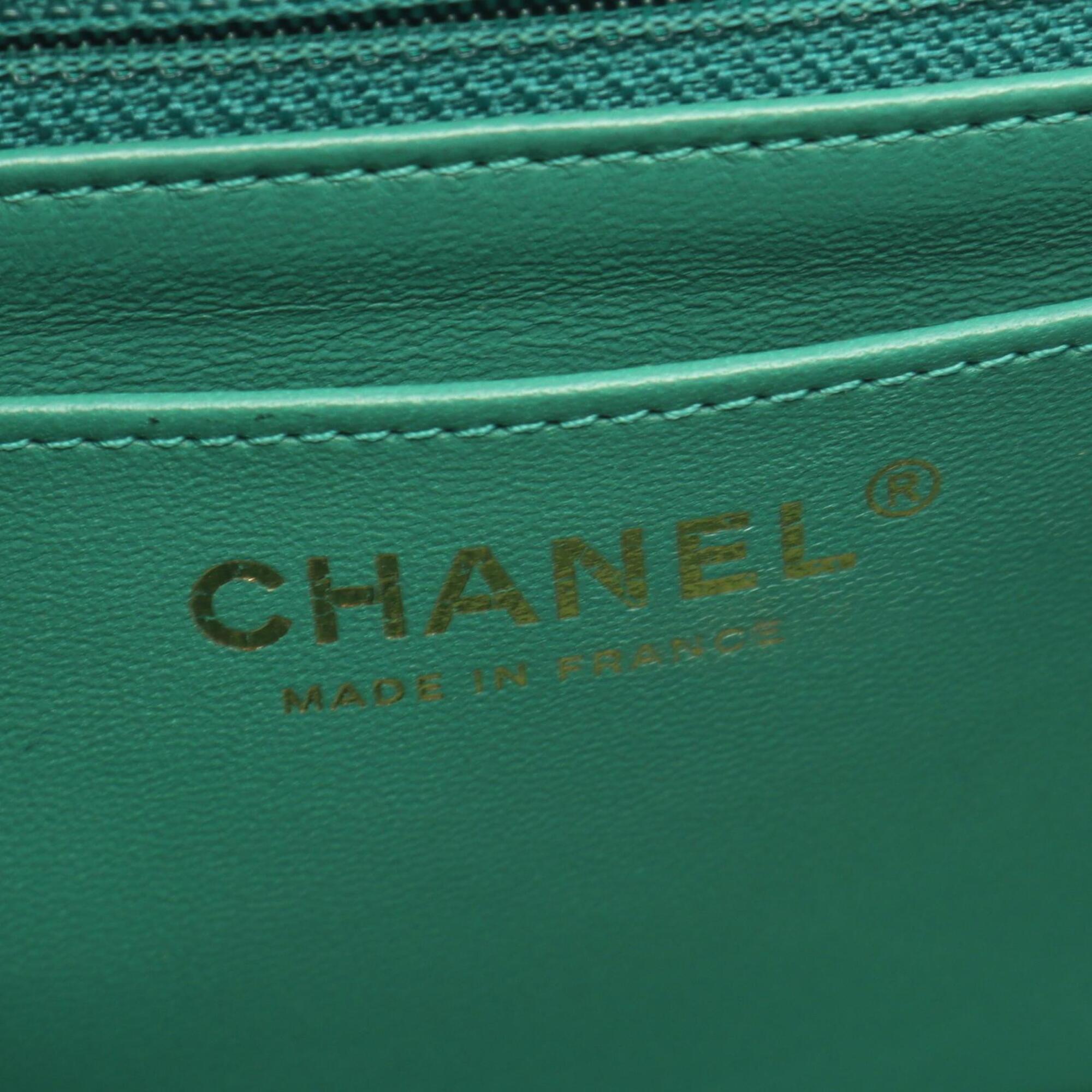 Chanel Green Leather Handbag Shoulder Bag (Pre-Owned)