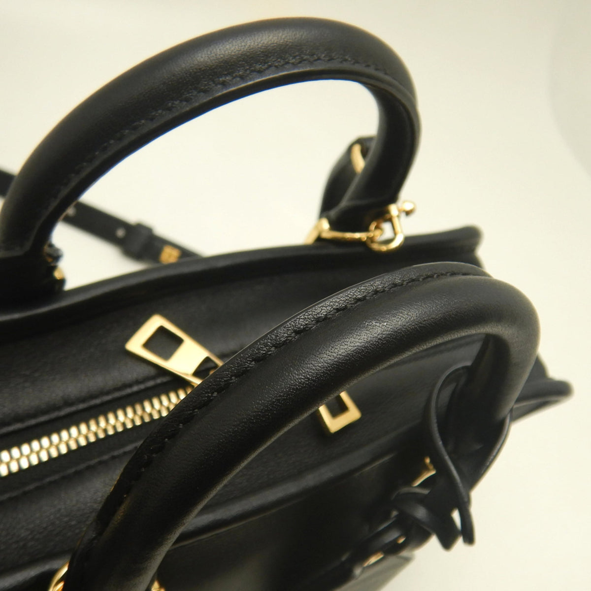 Loewe Amazona Black Leather Handbag (Pre-Owned)