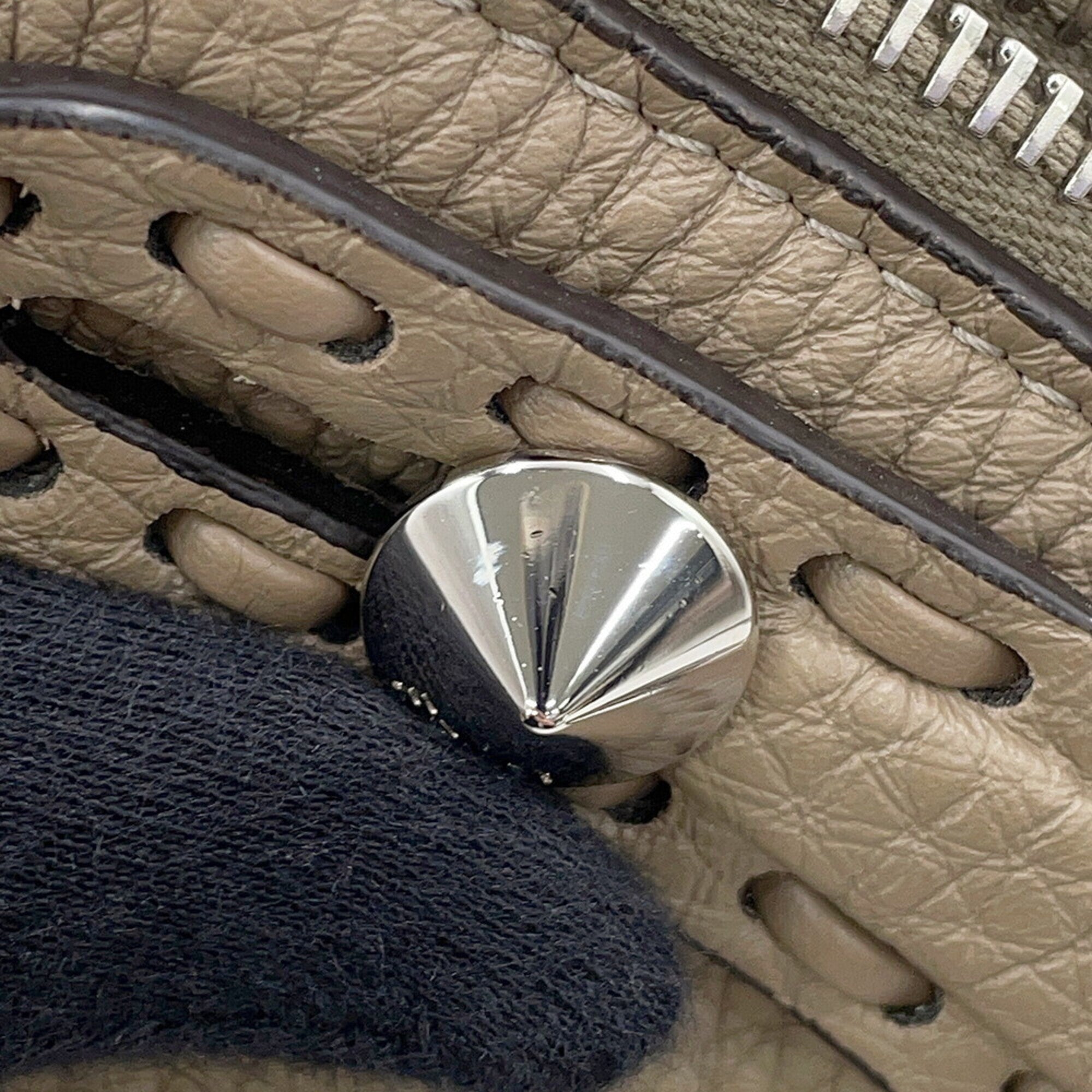 Fendi Selleria Gray Leather Handbag (Pre-Owned)