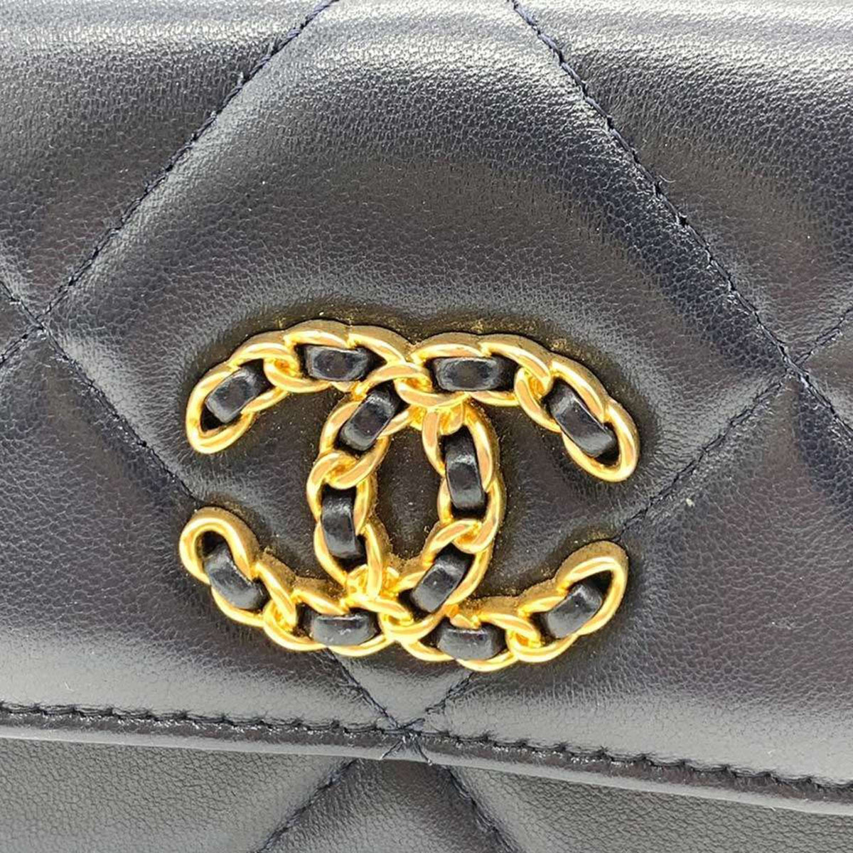 Chanel Navy Shoulder Bag (Pre-Owned)