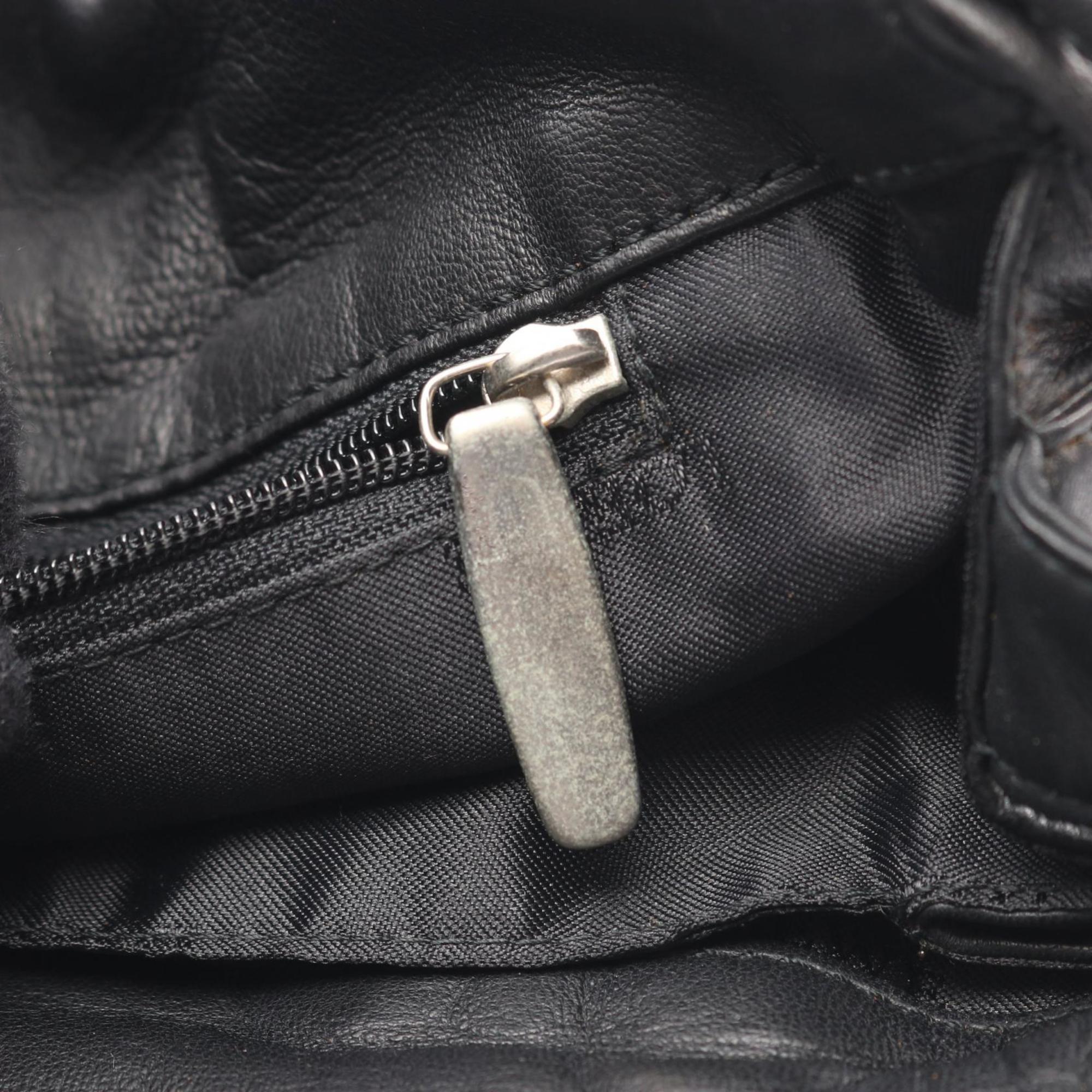 Loewe Black Leather Shoulder Bag (Pre-Owned)