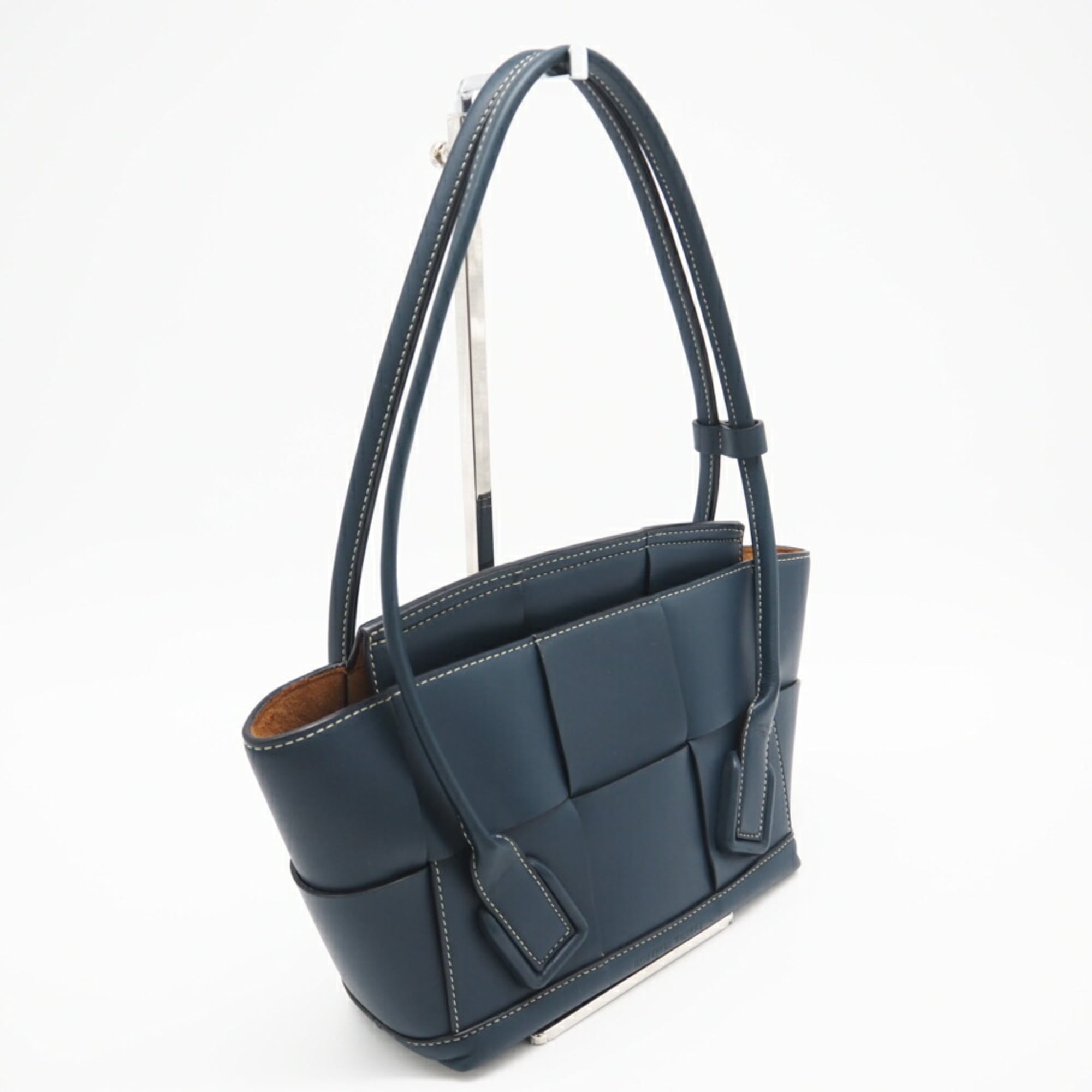 Bottega Veneta Navy Leather Handbag Tote Bag (Pre-Owned)