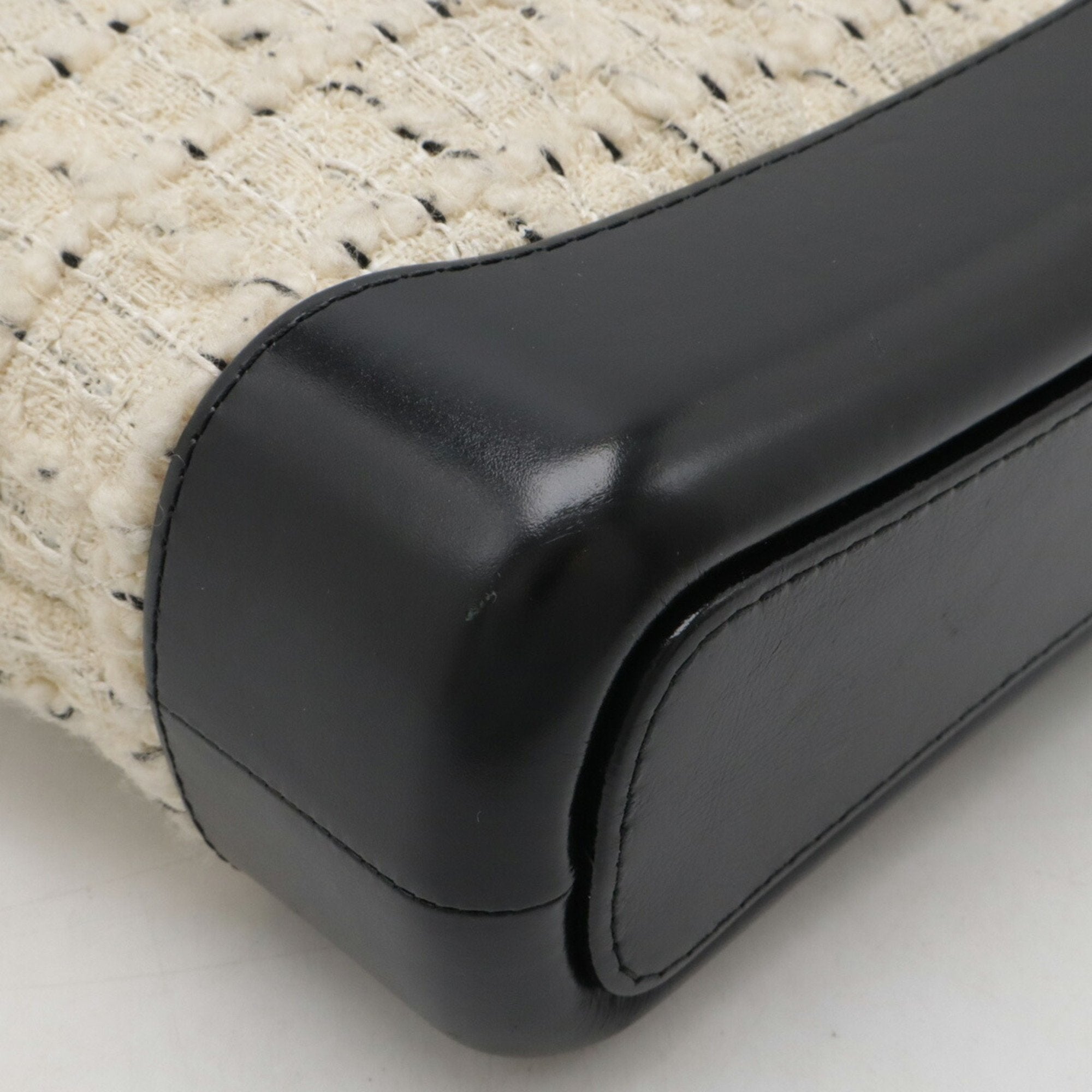 Chanel Black Ivory Tweed Leather Shoulder Bag (Pre-Owned)
