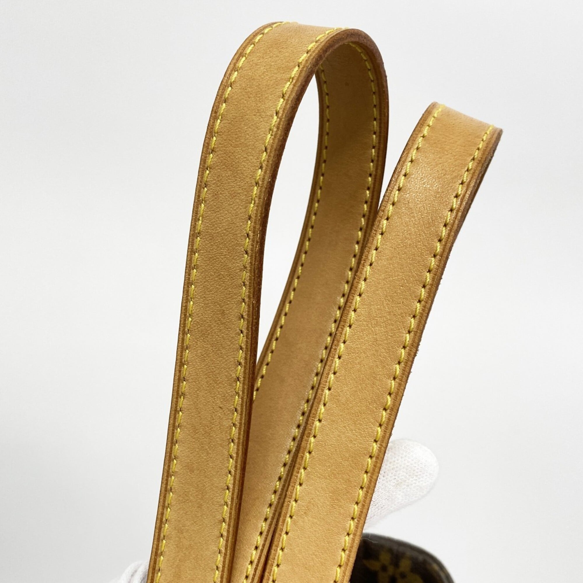 Louis Vuitton Brown Shoulder Bag (Pre-Owned)