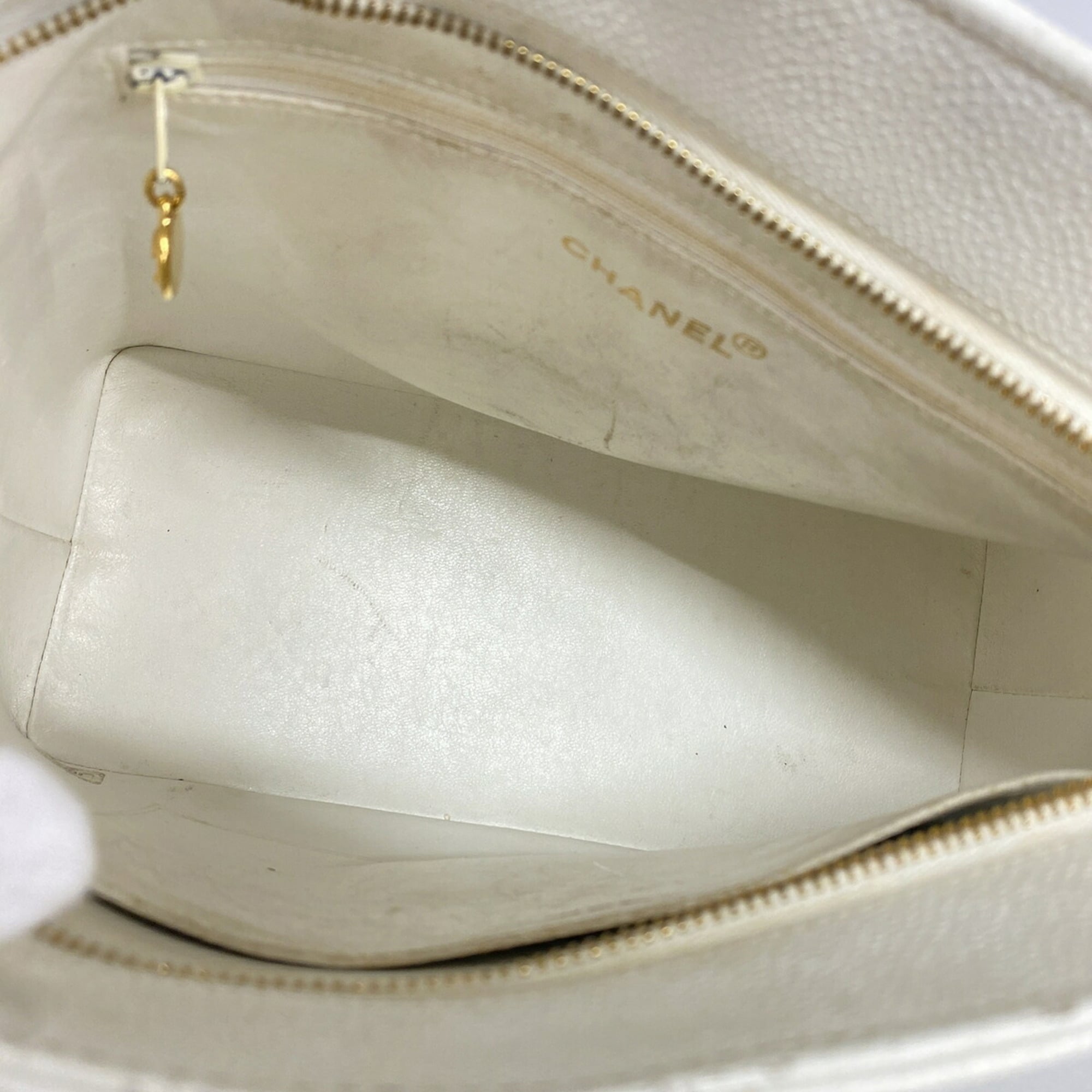 Chanel White Grained Calfskin Tote Bag (Pre-Owned)