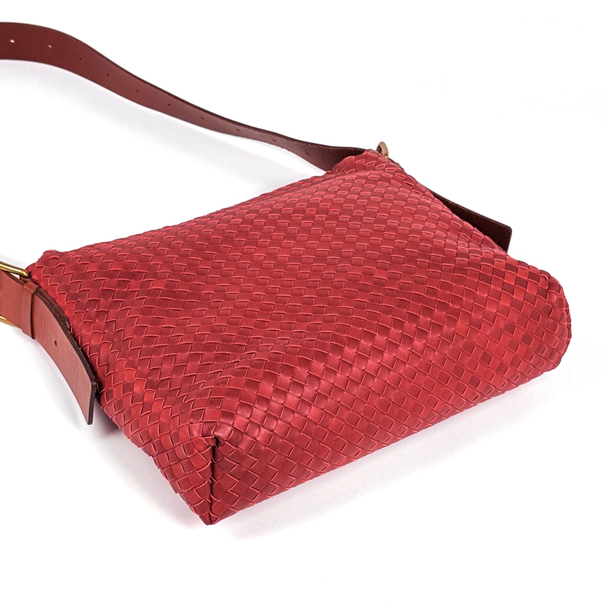 Bottega Veneta Intrecciato Red Color Leather Shoulder Bag (Pre-Owned)