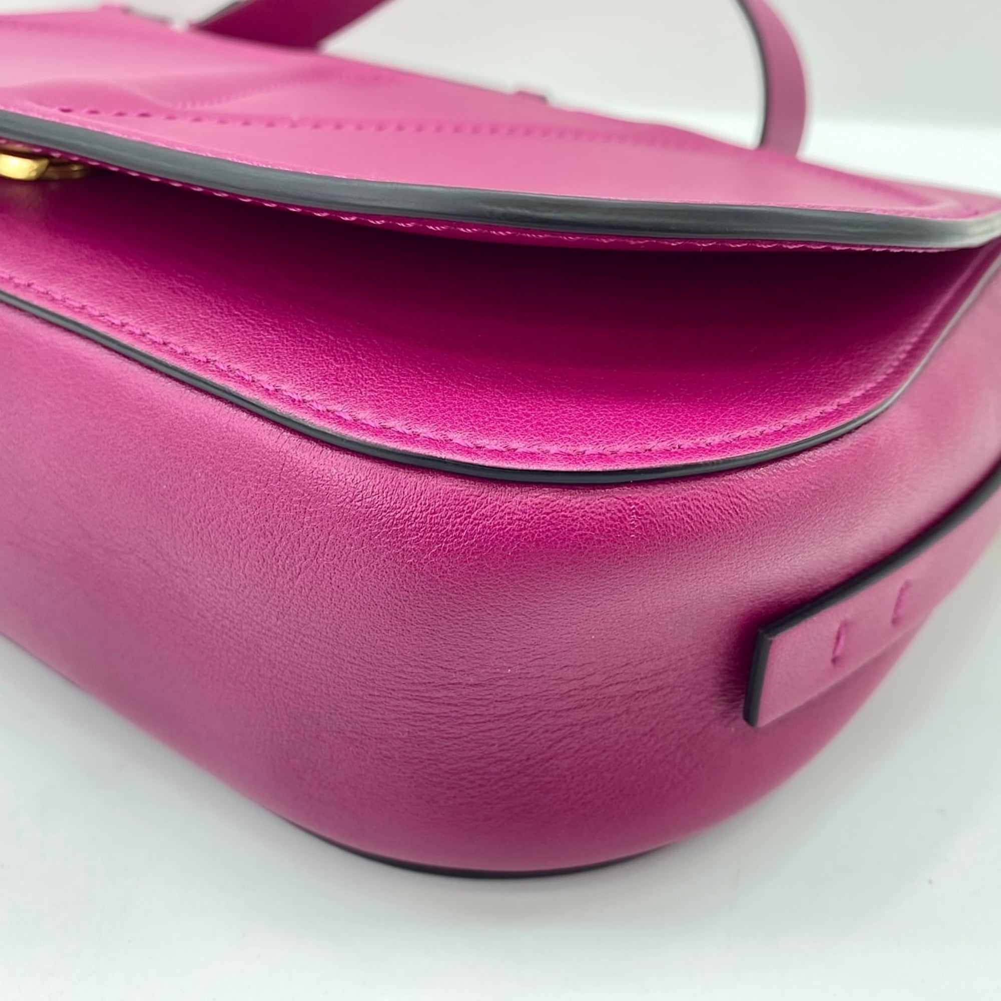 Valentino Pink Shoulder Bag (Pre-Owned)
