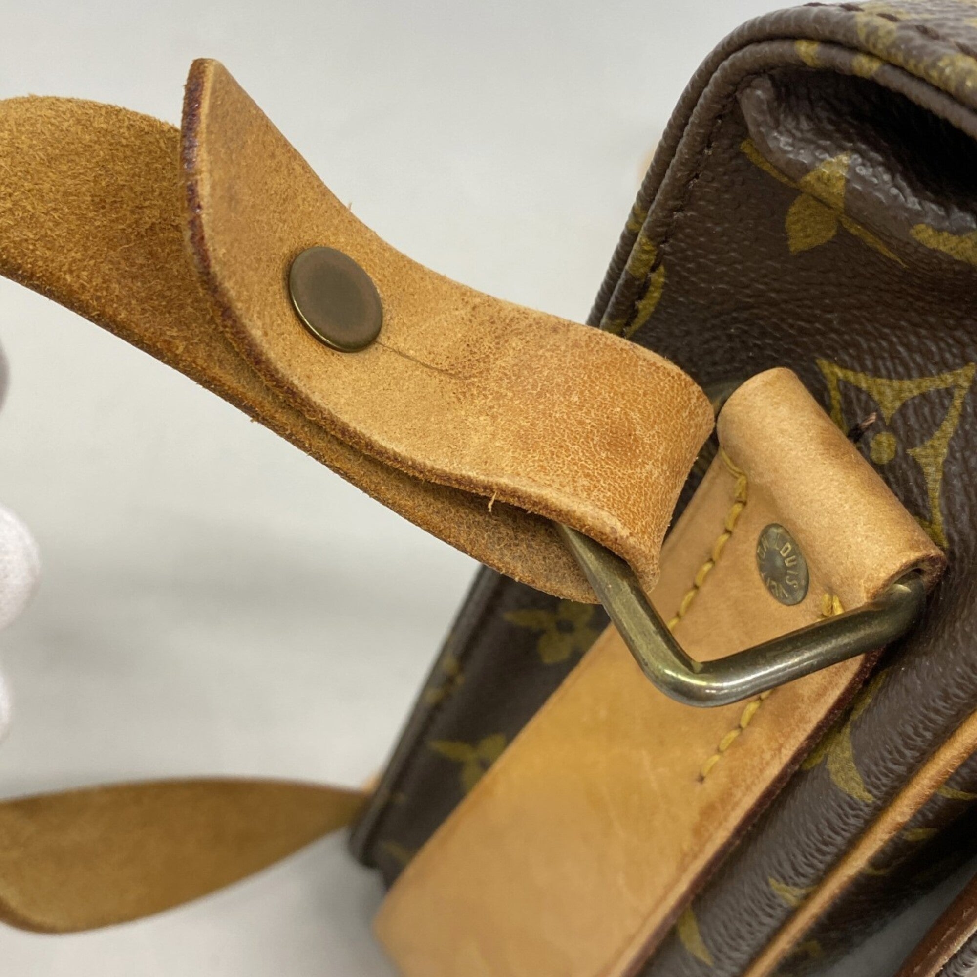 Louis Vuitton Brown Shoulder Bag (Pre-Owned)