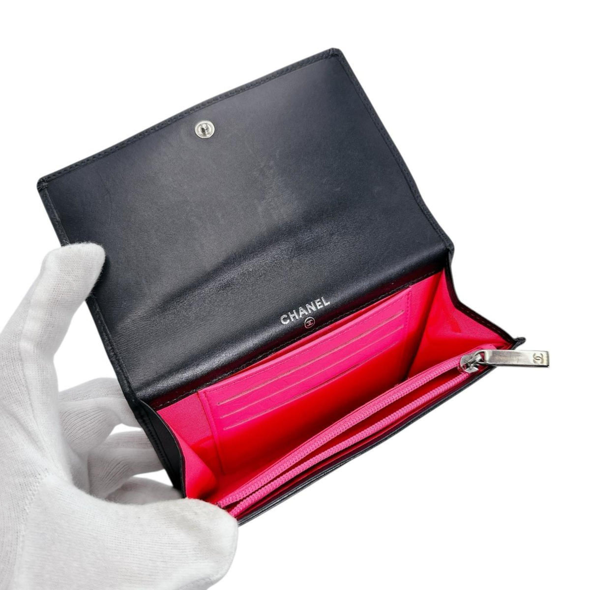 Chanel Black Leather Wallet (Bi-Fold) (Pre-Owned)