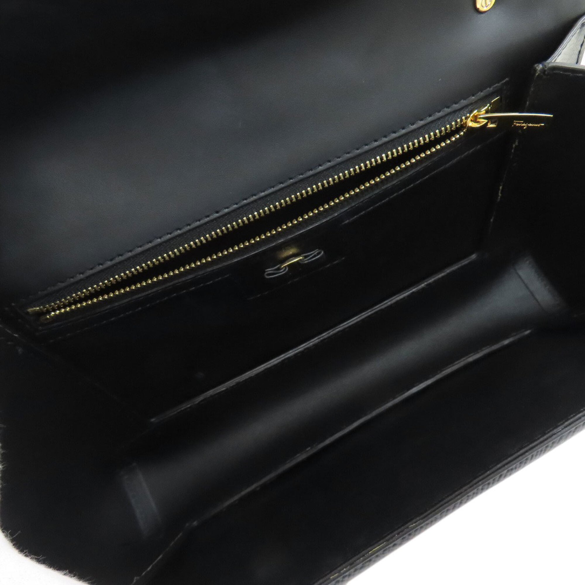 Salvatore Ferragamo Black Leather Shoulder Bag (Pre-Owned)