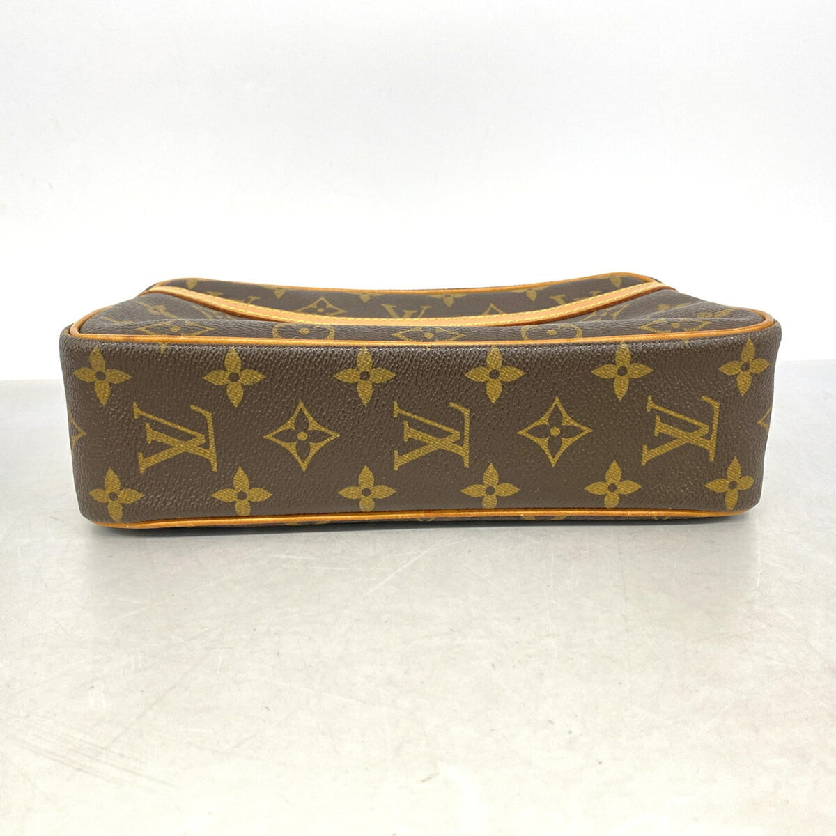 Louis Vuitton Brown Clutch Bag (Pre-Owned)