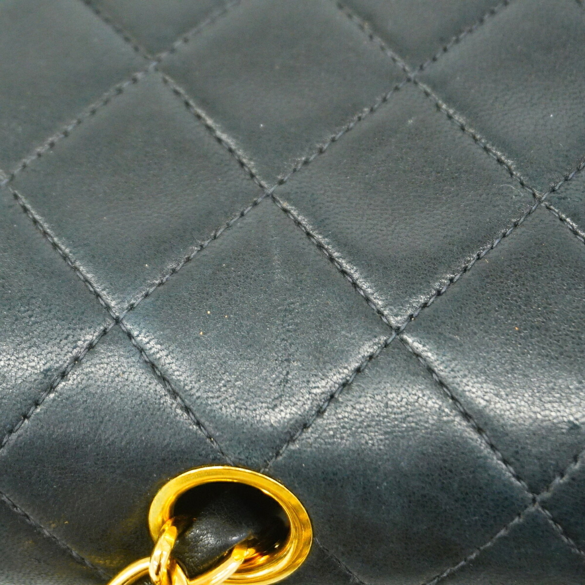 Chanel Black Leather Shoulder Bag (Pre-Owned)