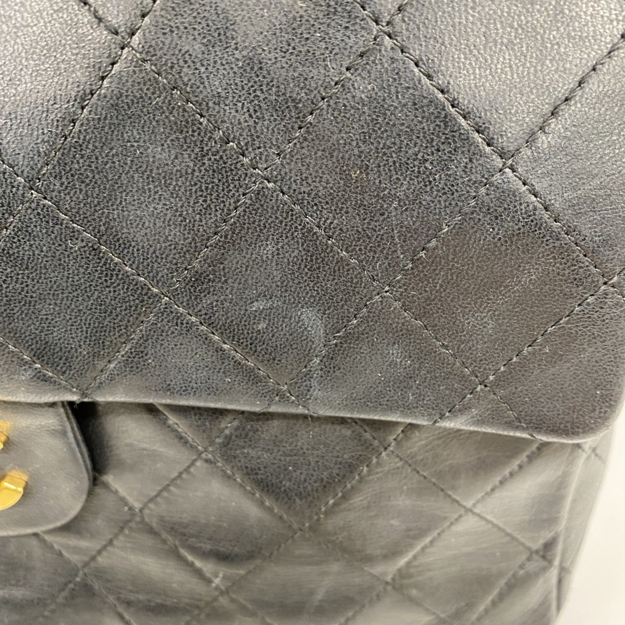 Chanel Black Leather Shoulder Bag (Pre-Owned)