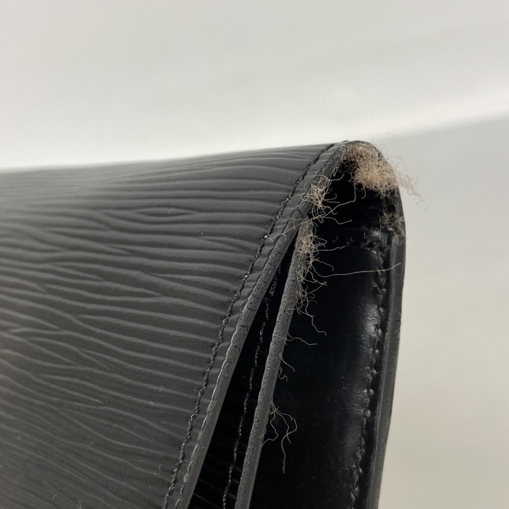 Louis Vuitton Noir Clutch Bag (Pre-Owned)