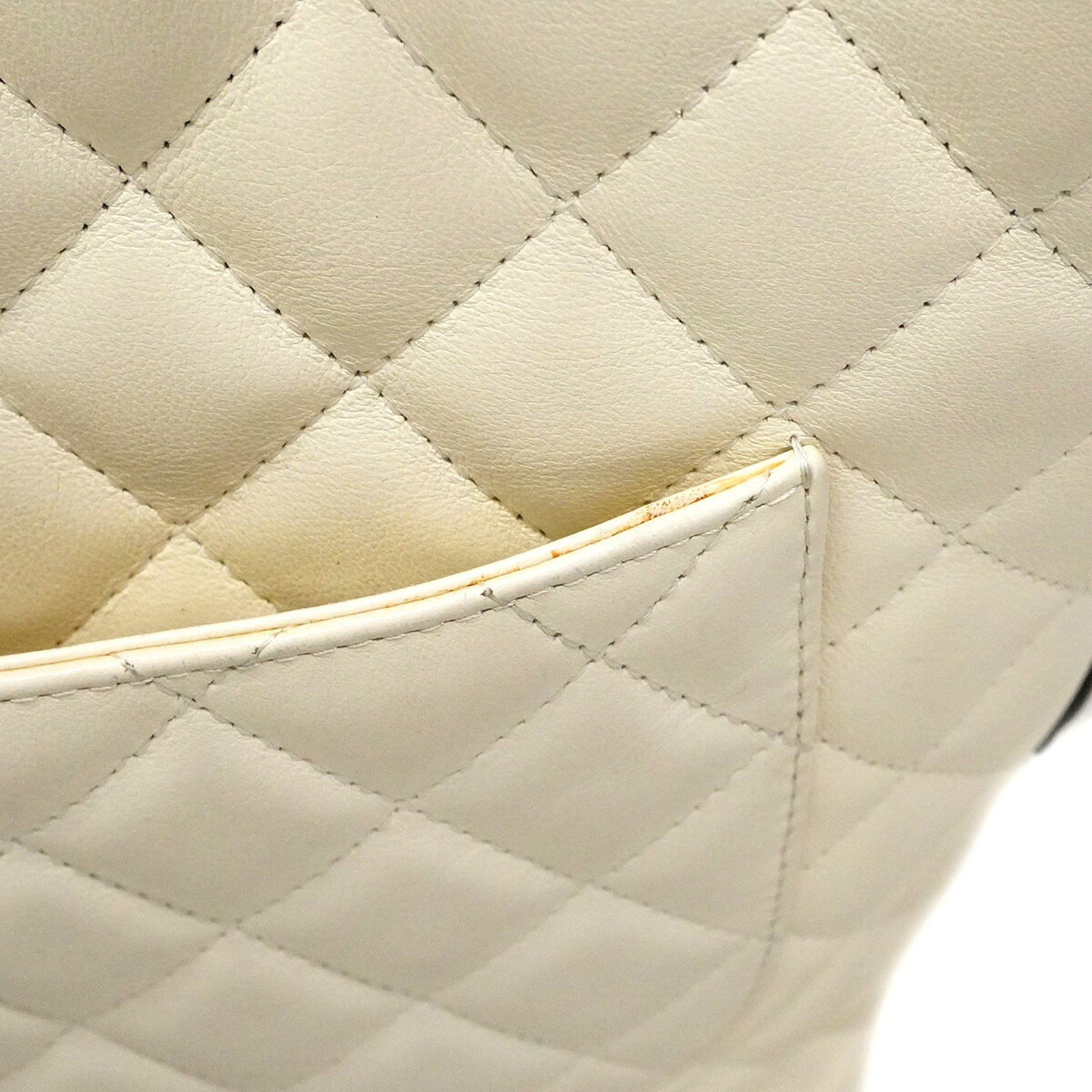 Chanel White Leather Tote Bag (Pre-Owned)