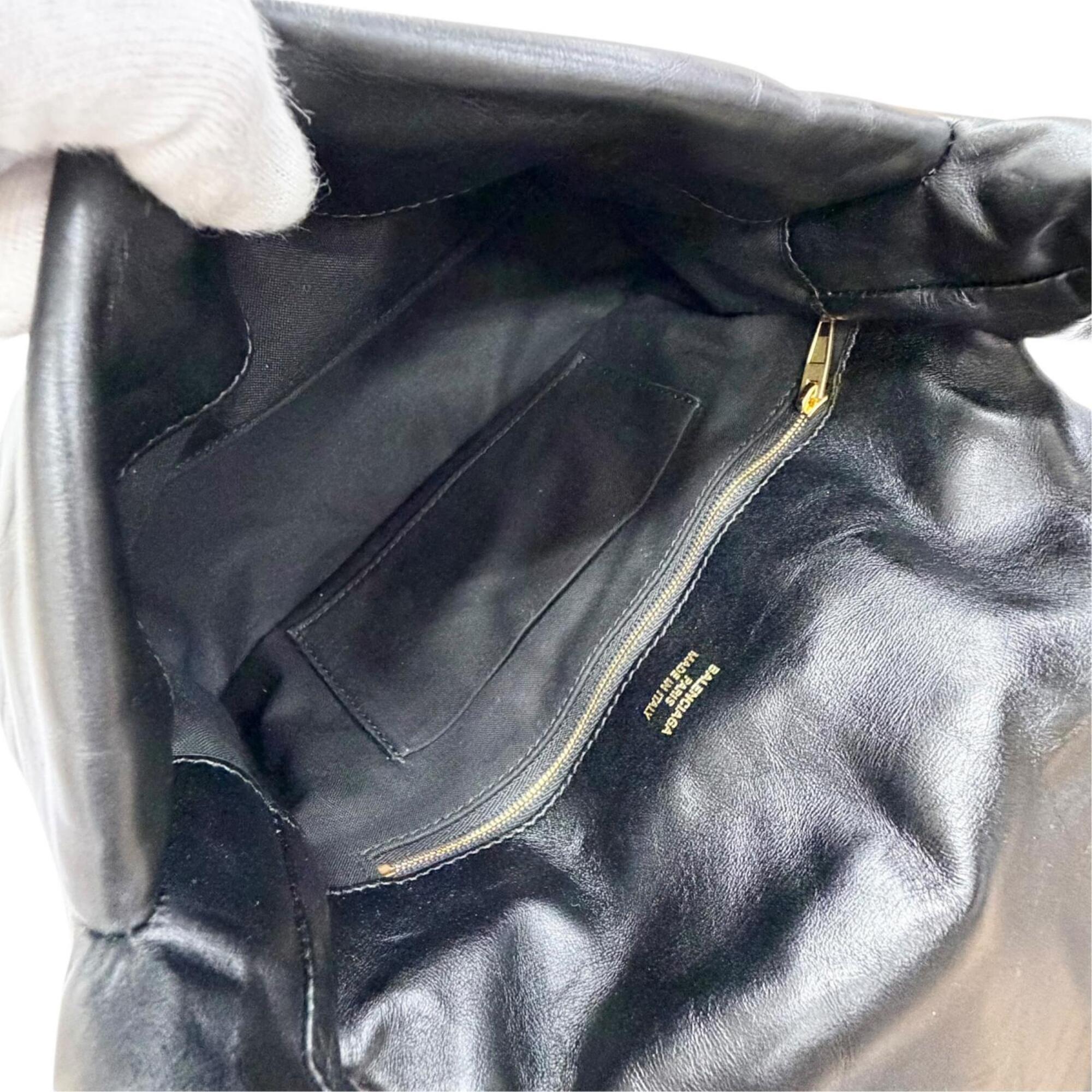 Balenciaga Black Leather Shoulder Bag (Pre-Owned)