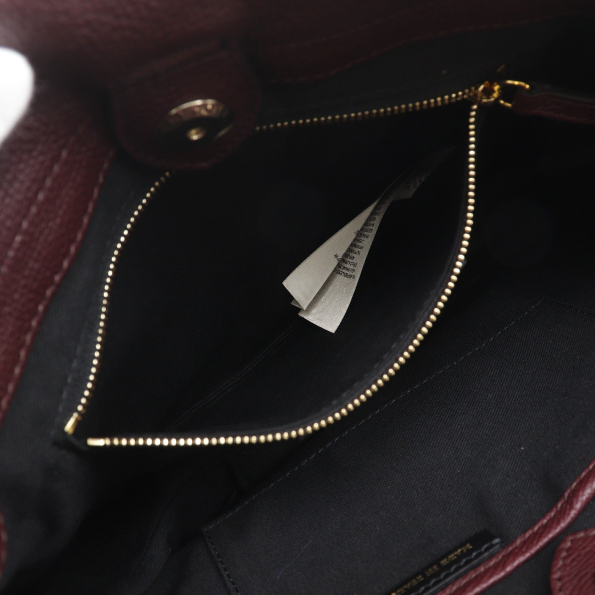 Burberry Bordeaux Red Color Leather Shoulder Bag (Pre-Owned)