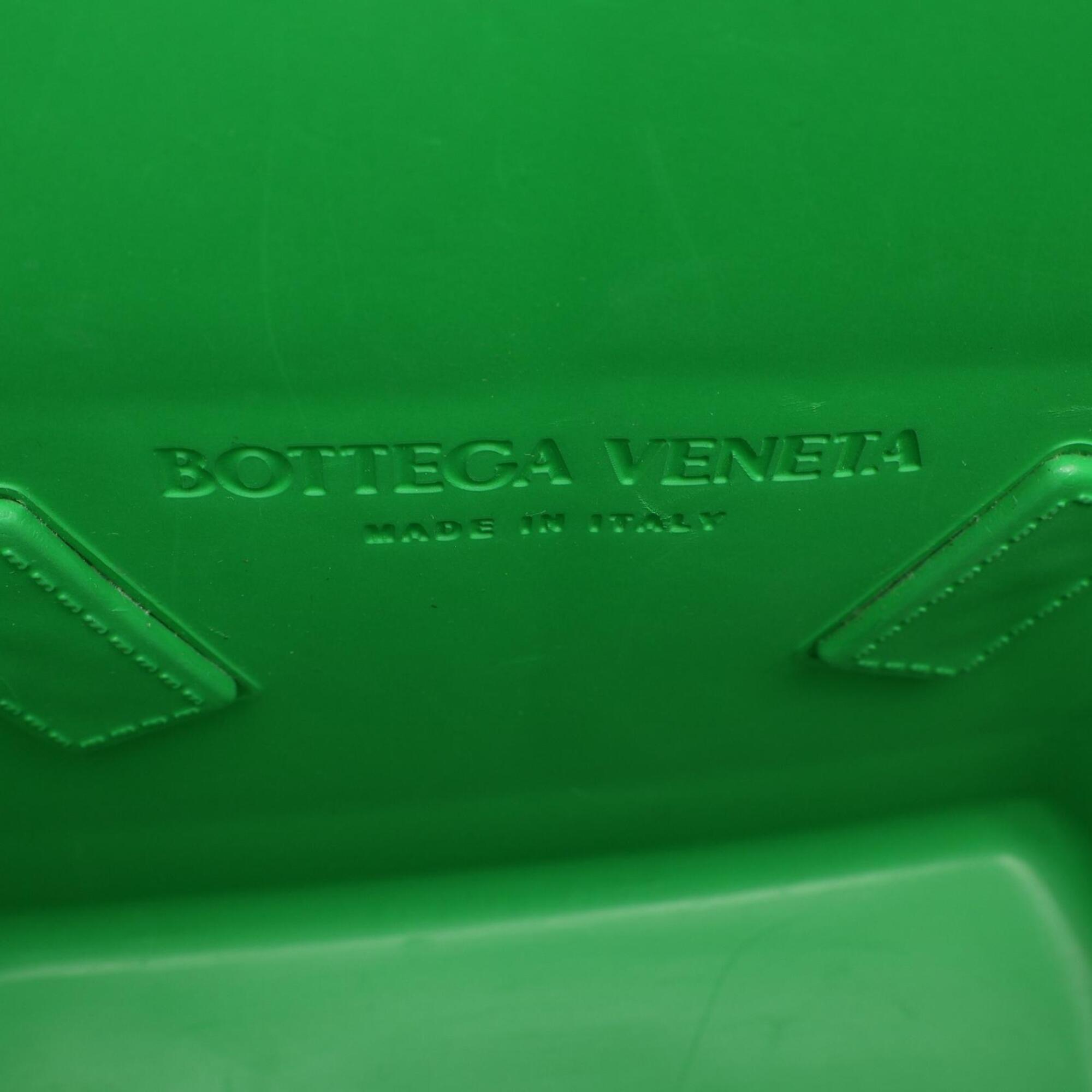Bottega Veneta Green Rubber Handbag (Pre-Owned)