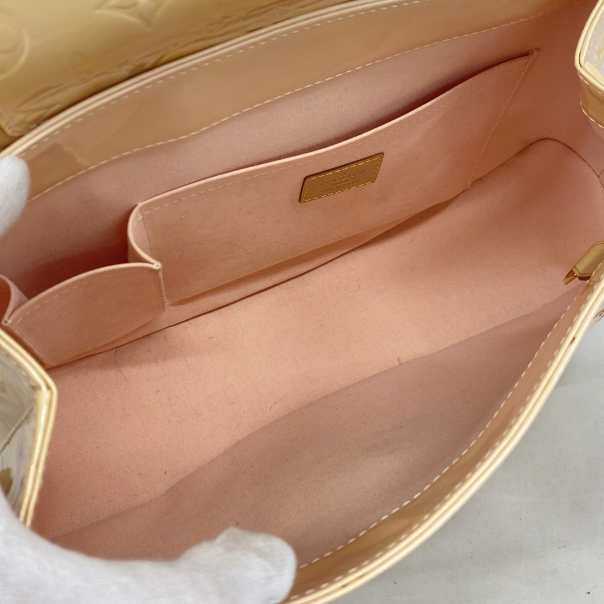Louis Vuitton Pink Shoulder Bag (Pre-Owned)