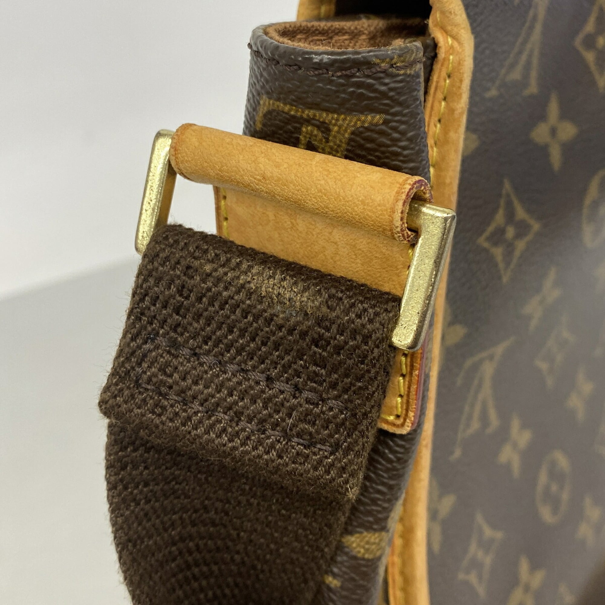 Louis Vuitton Brown Shoulder Bag (Pre-Owned)