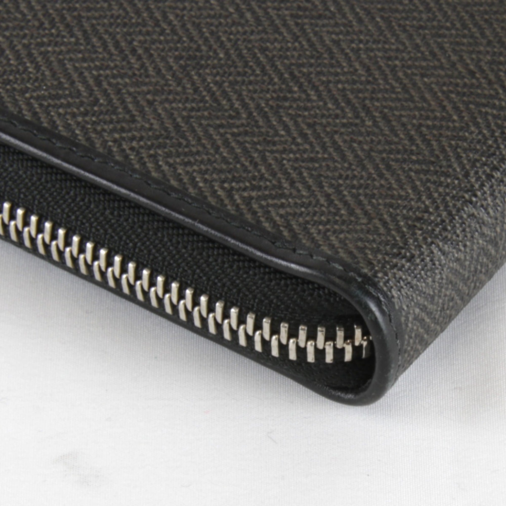 Bvlgari Black Leather Long Wallet (Bi-Fold) (Pre-Owned)