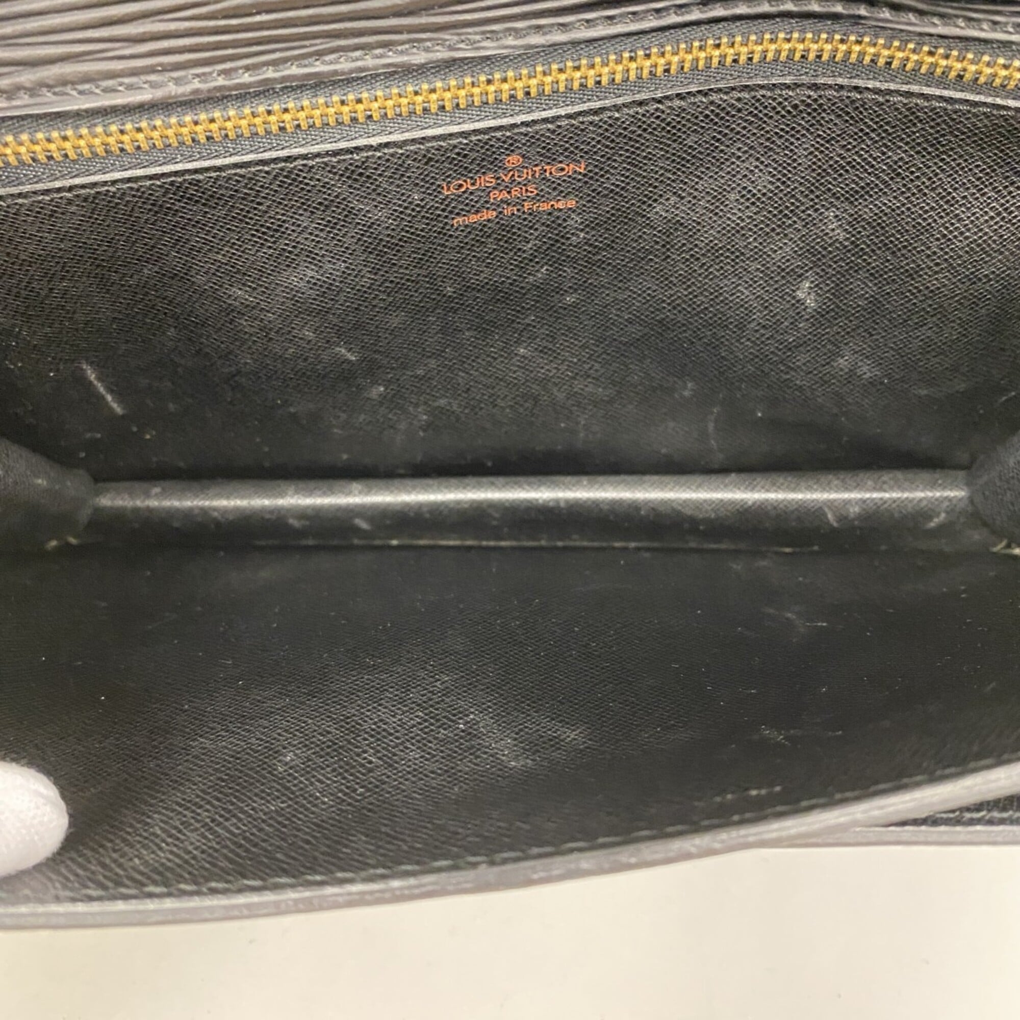 Louis Vuitton Noir Clutch Bag (Pre-Owned)