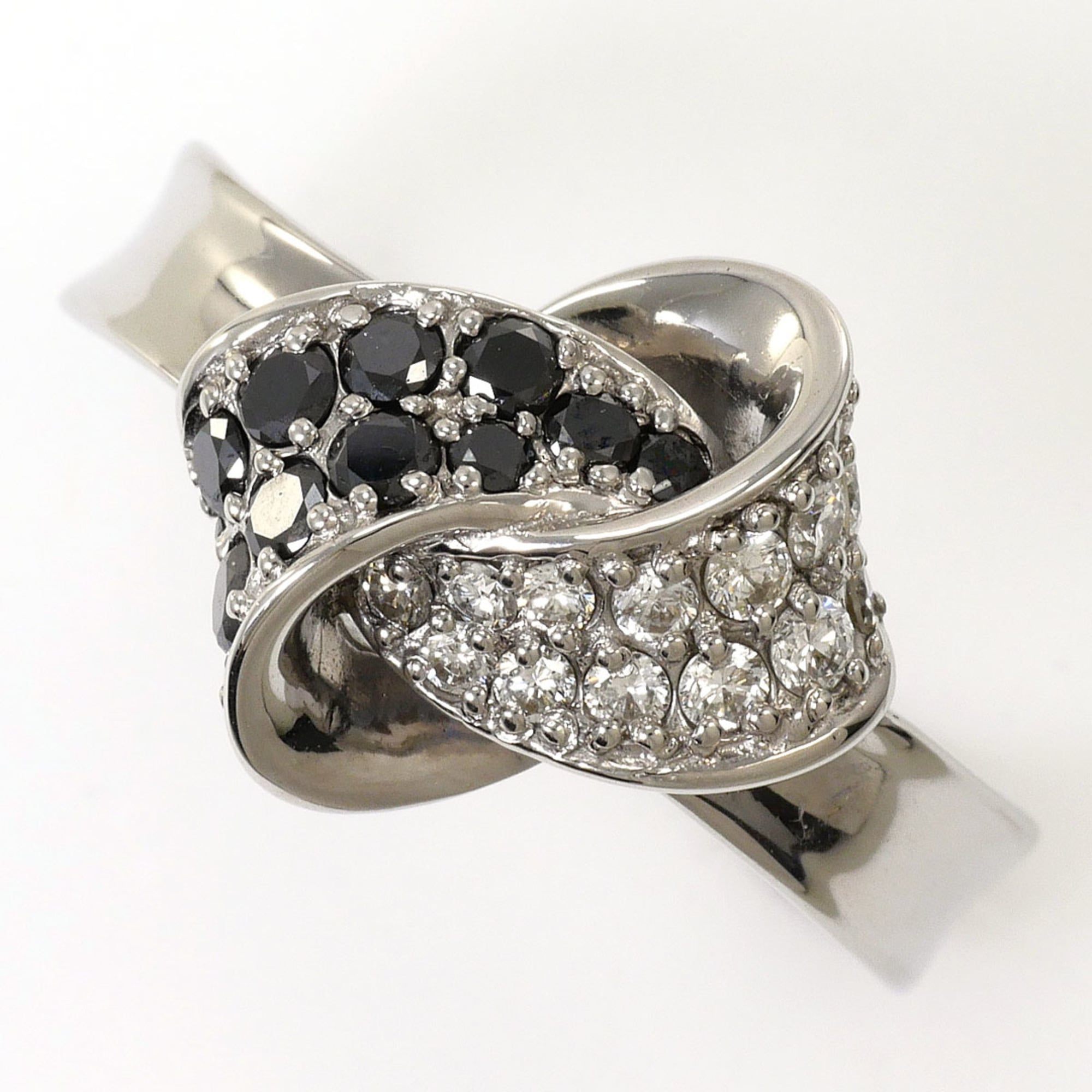 Unbranded Black White Gold White Gold (18K) Band Ring (Pre-Owned)