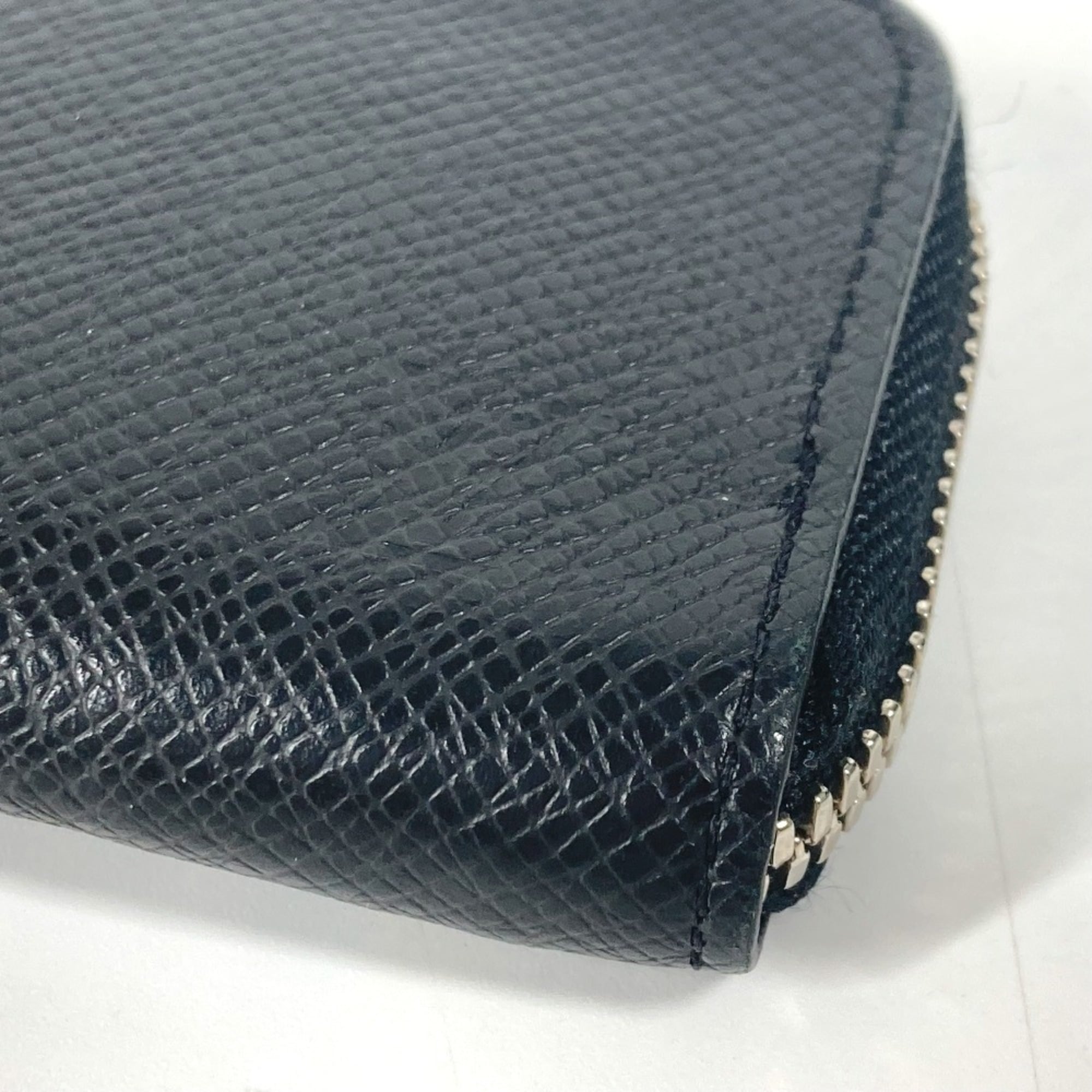 Louis Vuitton Black Taiga Leather Coin Purse/Coin Case (Pre-Owned)