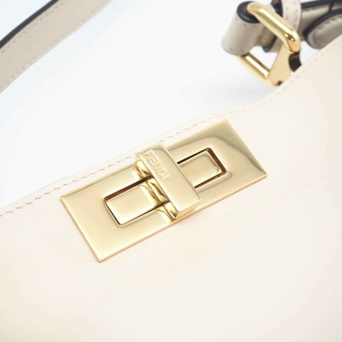Fendi Beige White Leather Handbag (Pre-Owned)