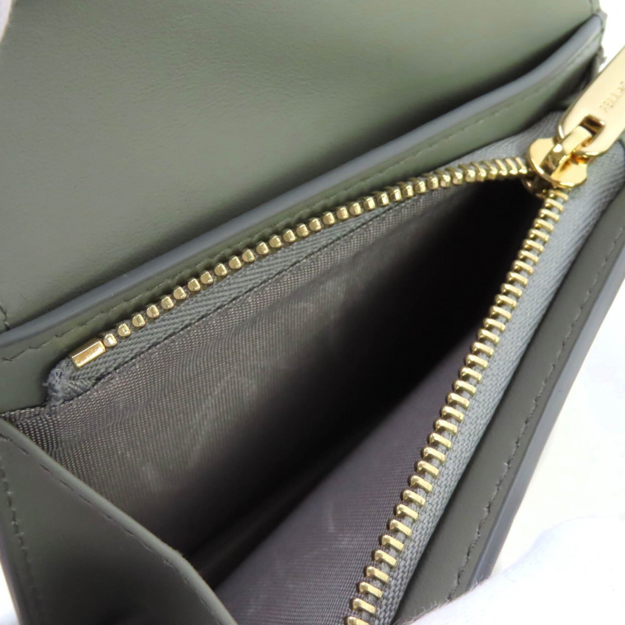 Salvatore Ferragamo Gancini Leather Wallet (Bi-Fold) (Pre-Owned)