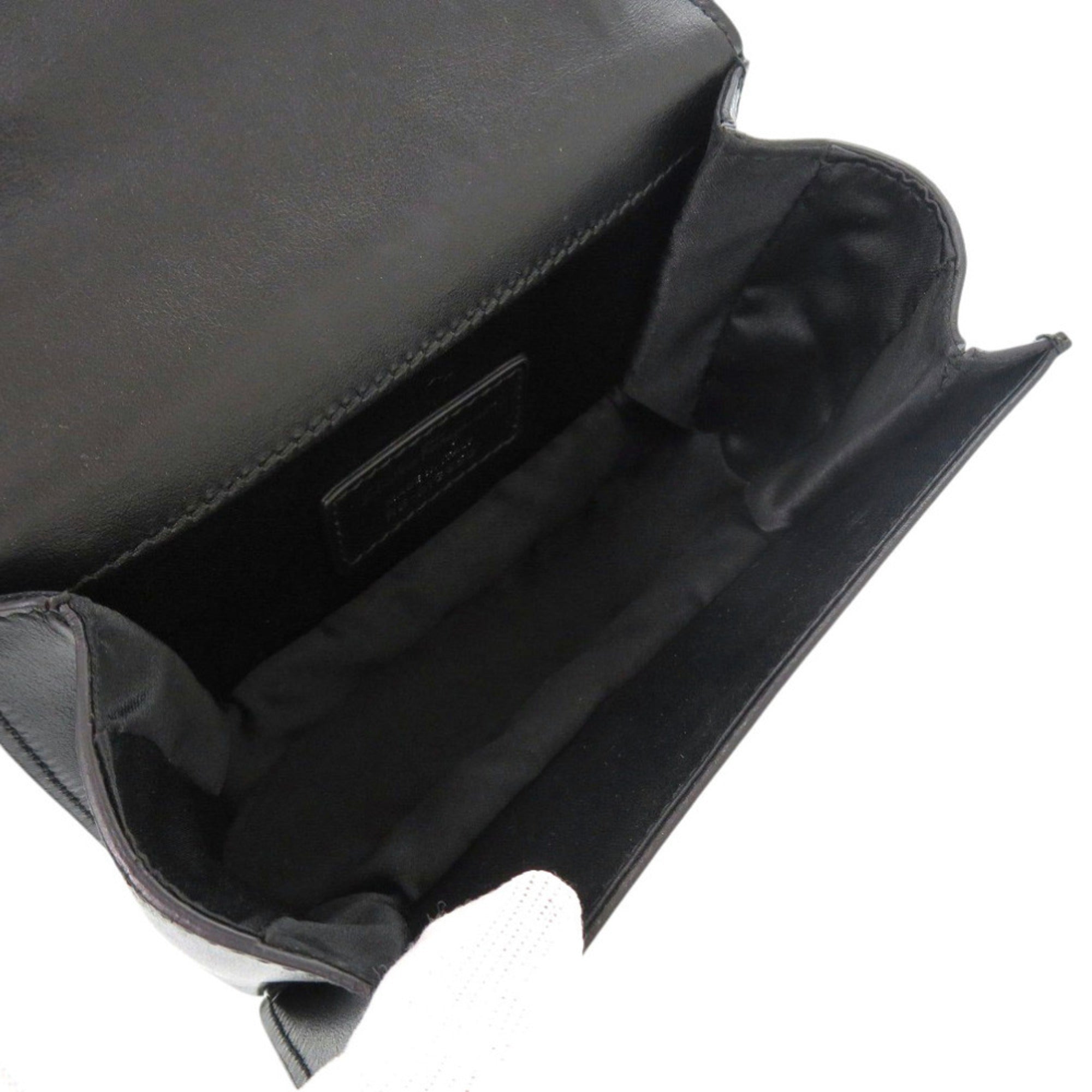 Salvatore Ferragamo Black Leather Shoulder Bag (Pre-Owned)