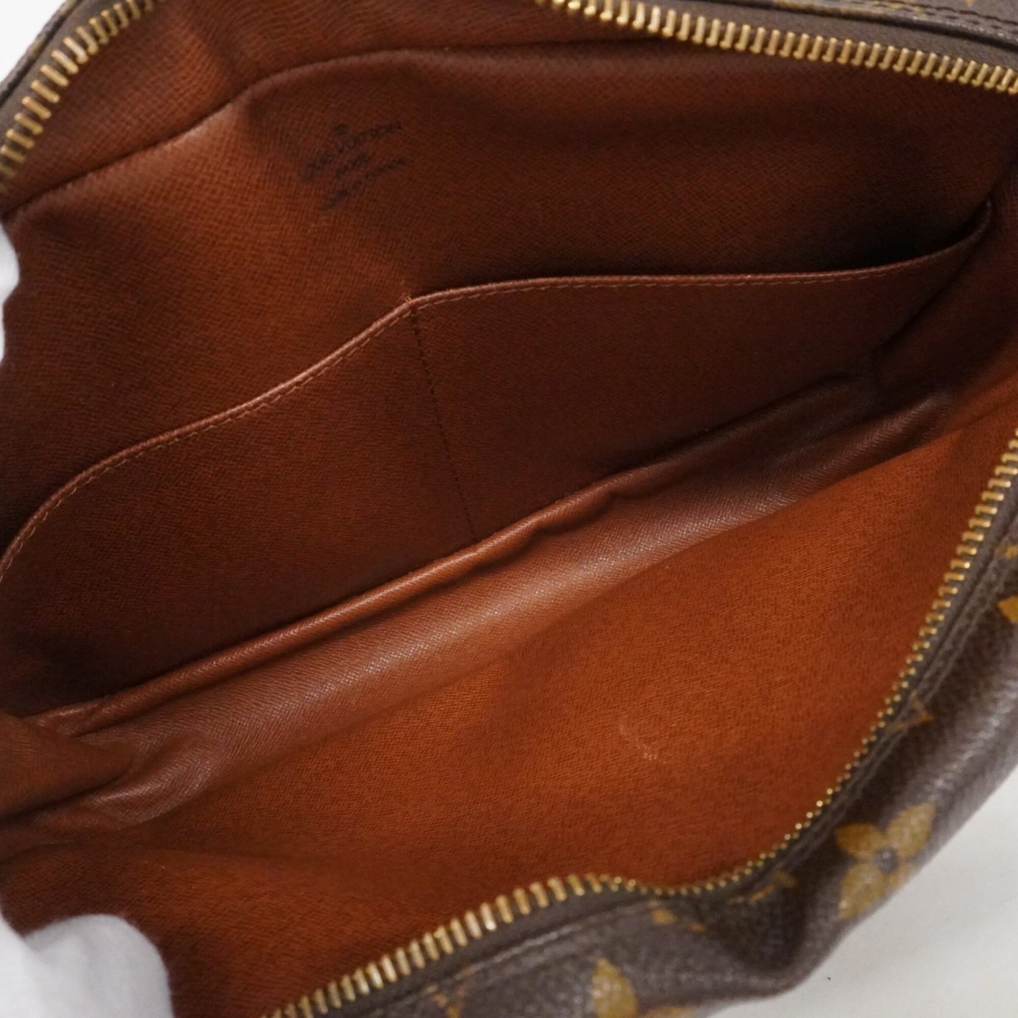 Louis Vuitton Brown Clutch Bag (Pre-Owned)