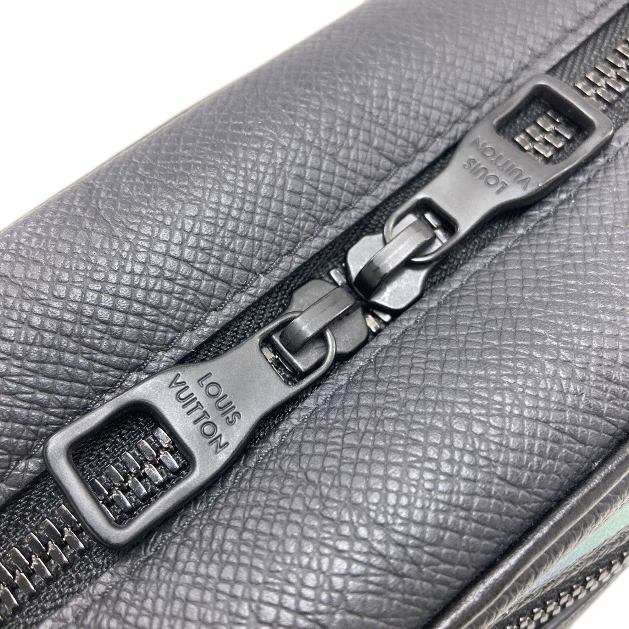 Louis Vuitton Black Taiga Leather Shoulder Bag (Pre-Owned)